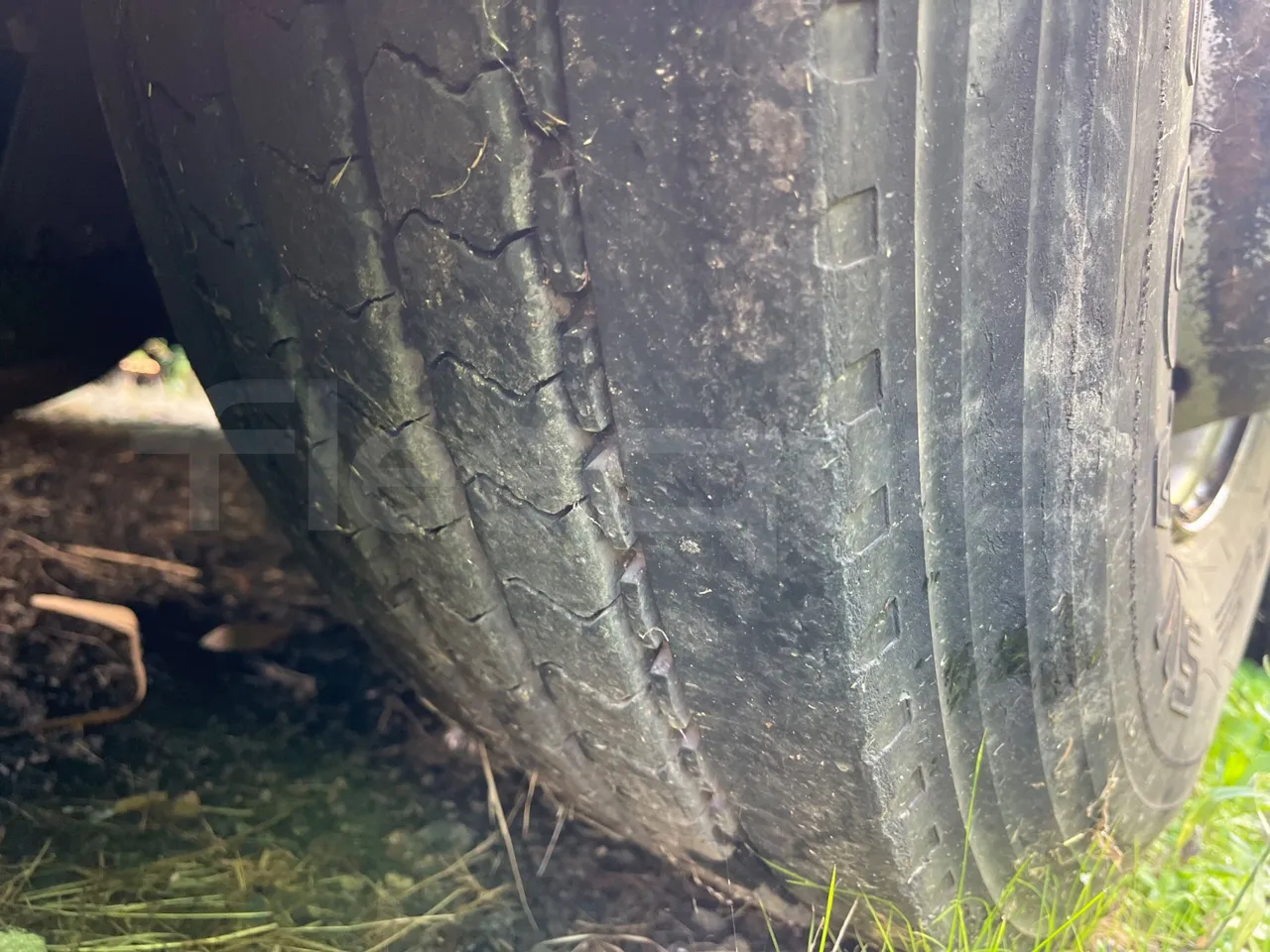 Iveco Magirus A260S/E4 FARID T1SM25 - Euro5 - 228kW - 9.685mt - tread condition third axle tires left