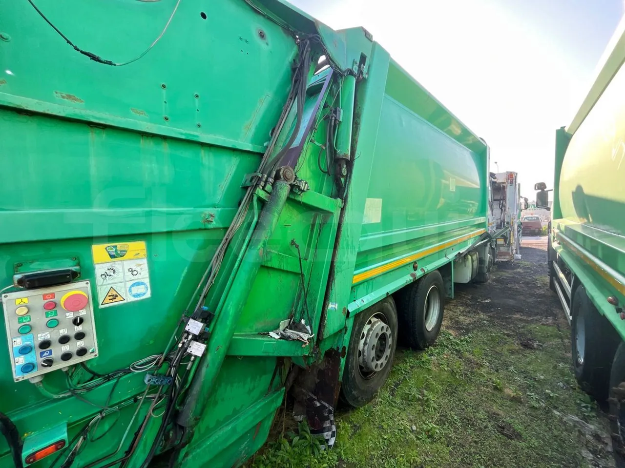 Iveco Magirus A260S/E4 FARID T1SM25 - Euro5 - 228kW - 9.685mt - right side doors closed