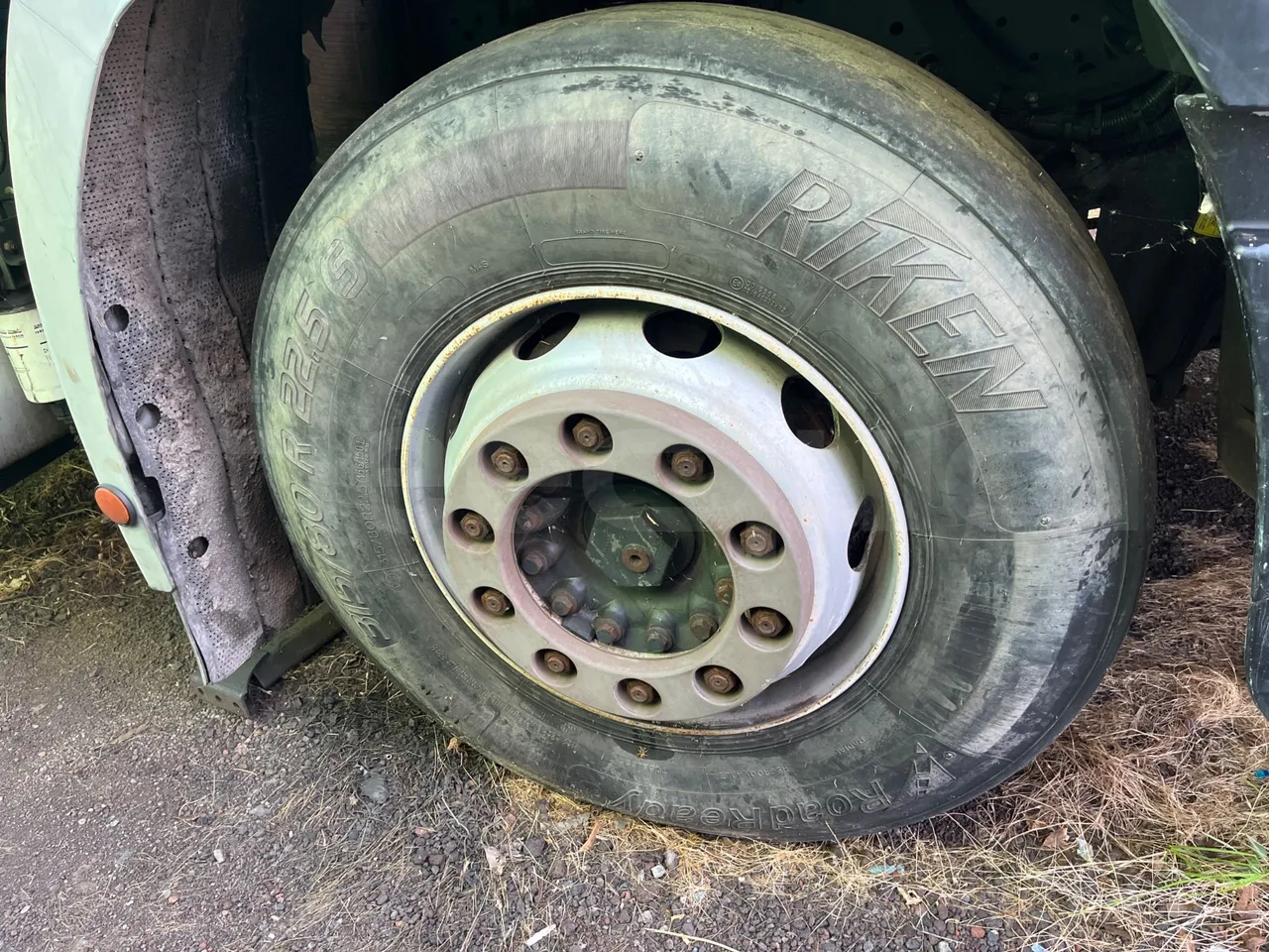 Iveco Magirus A260S/E4 FARID T1SM25 - Euro5 - 228kW - 9.685mt - front left tire measurements