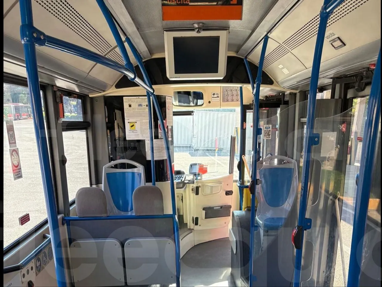 BredaMenarinibus Vivacity Plus C - 8m - Euro5 - forward view middle aisle