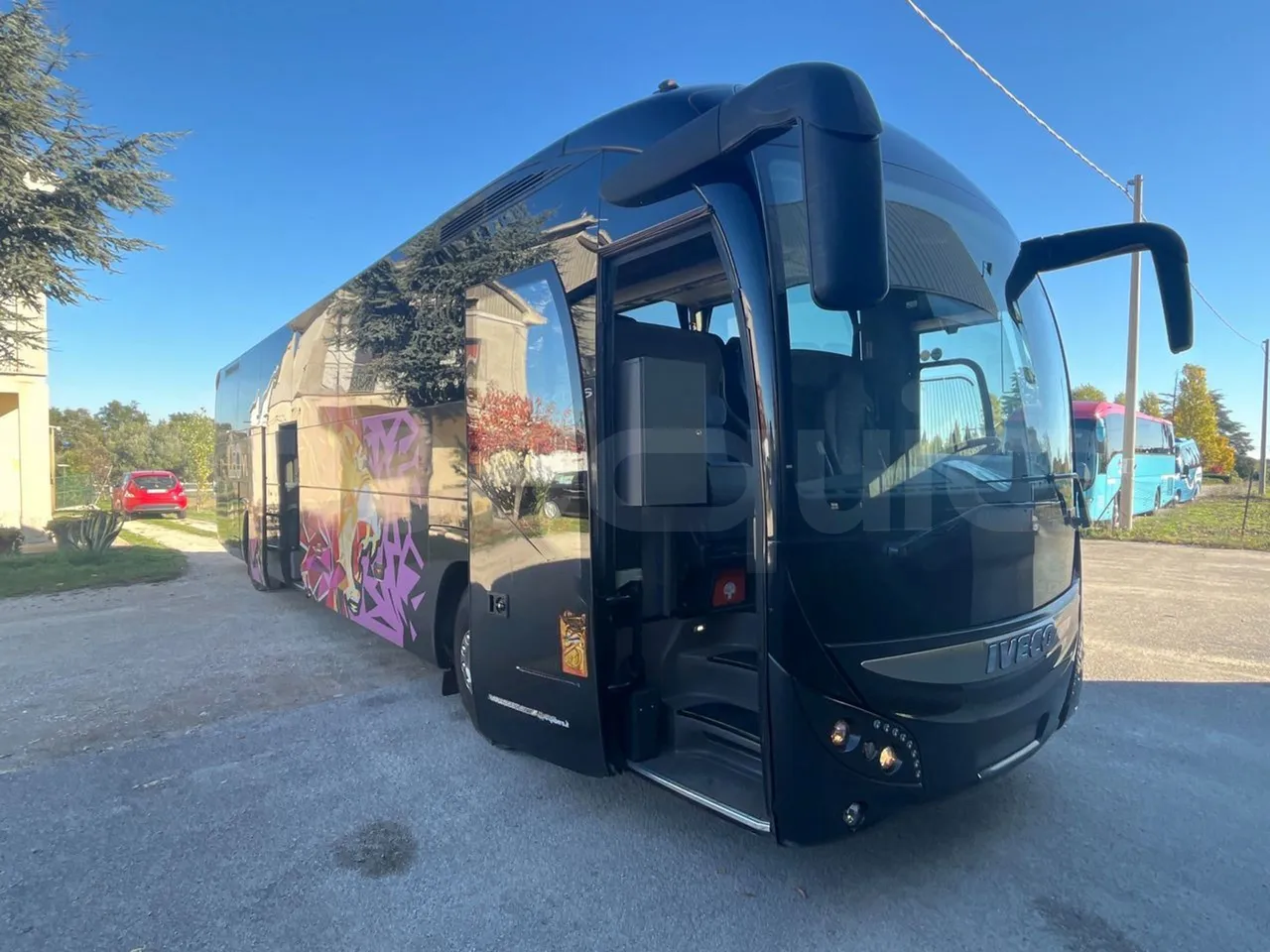 Iveco Magelys SFR210 - Euro5 - 331kW - 12.819mt - 3/4 right front doors open