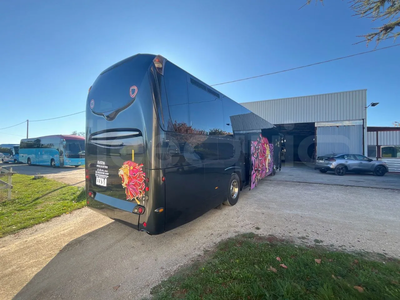 Iveco Magelys SFR210 - Euro5 - 331kW - 12.819mt - 3/4 right rear doors open