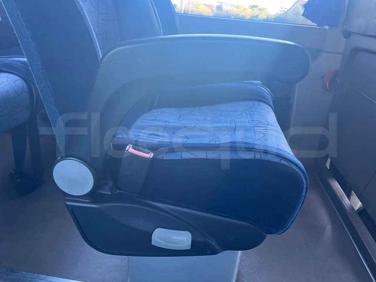 Iveco Magelys SFR210 - Euro5 - 331kW - 12.819mt - armrest detail photo