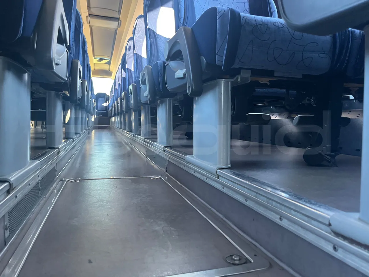 Iveco Magelys SFR210 - Euro5 - 331kW - 12.819mt - seat brackets photo