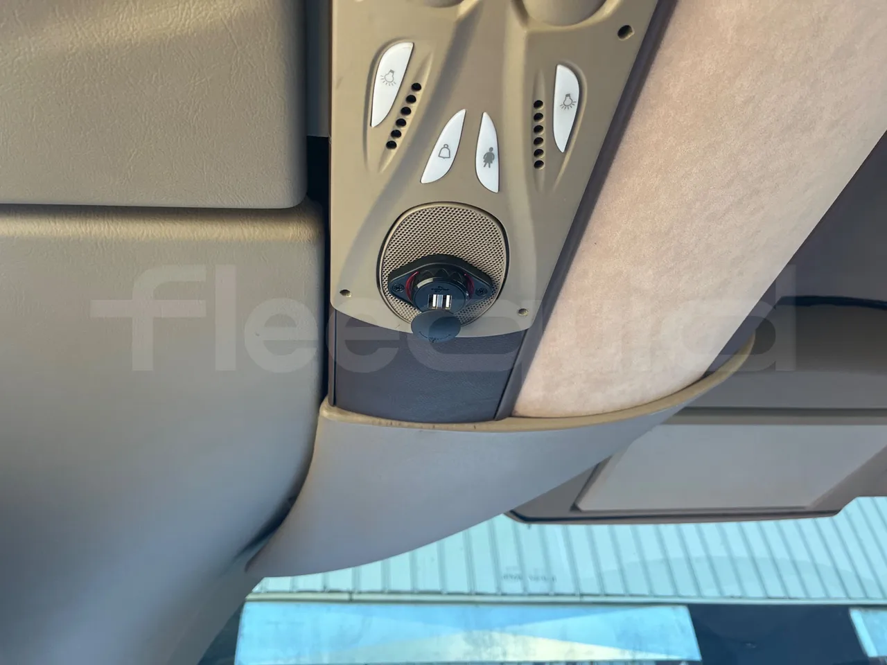 Iveco Magelys SFR210 - Euro5 - 331kW - 12.819mt - usb charging detail