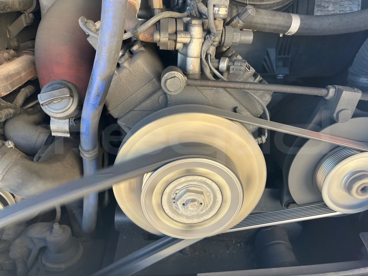 Iveco Magelys SFR210 - Euro5 - 331kW - 12.819mt - air conditioning compressor