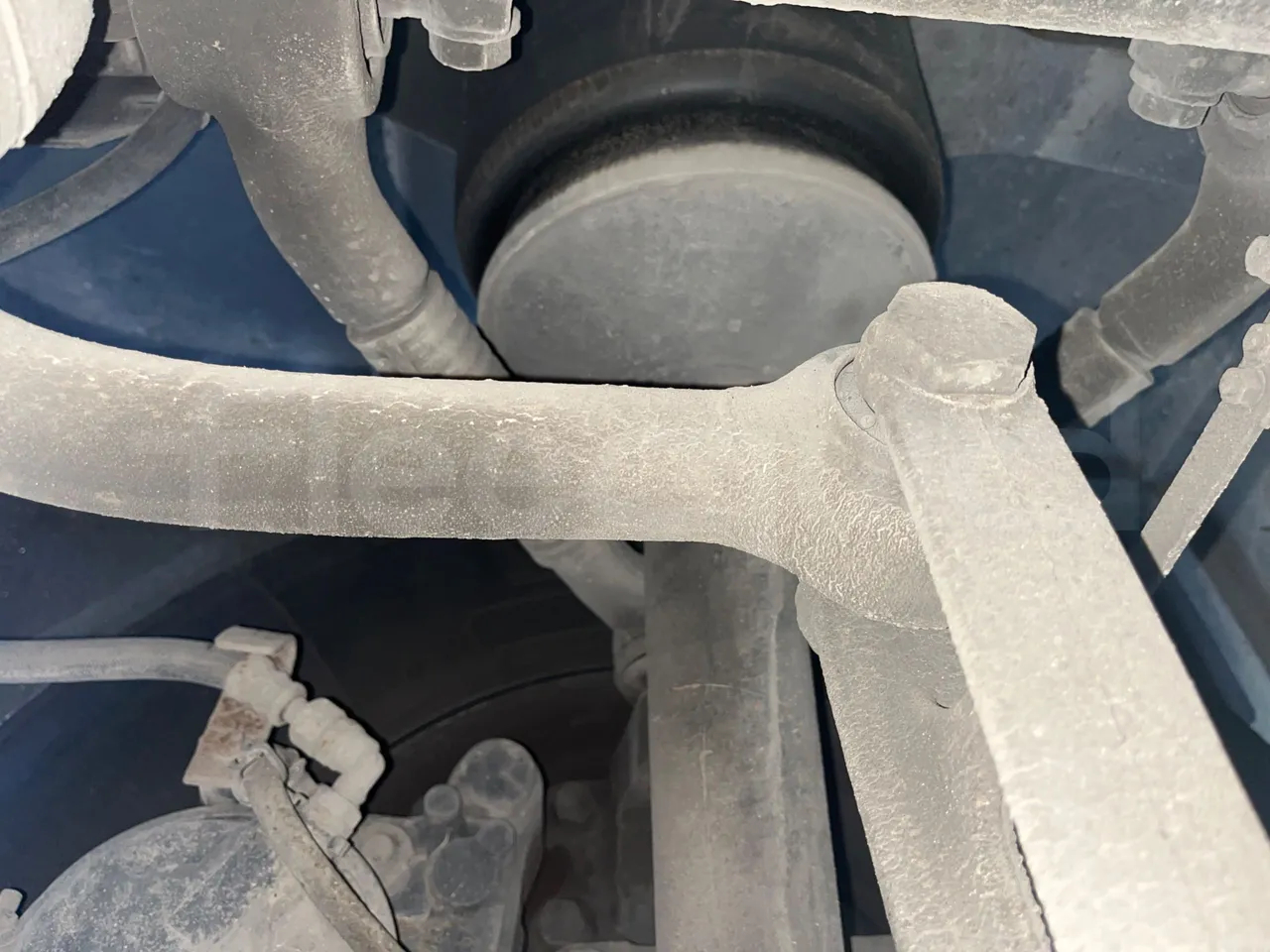 Iveco Magelys SFR210 - Euro5 - 331kW - 12.819mt - front air springs right