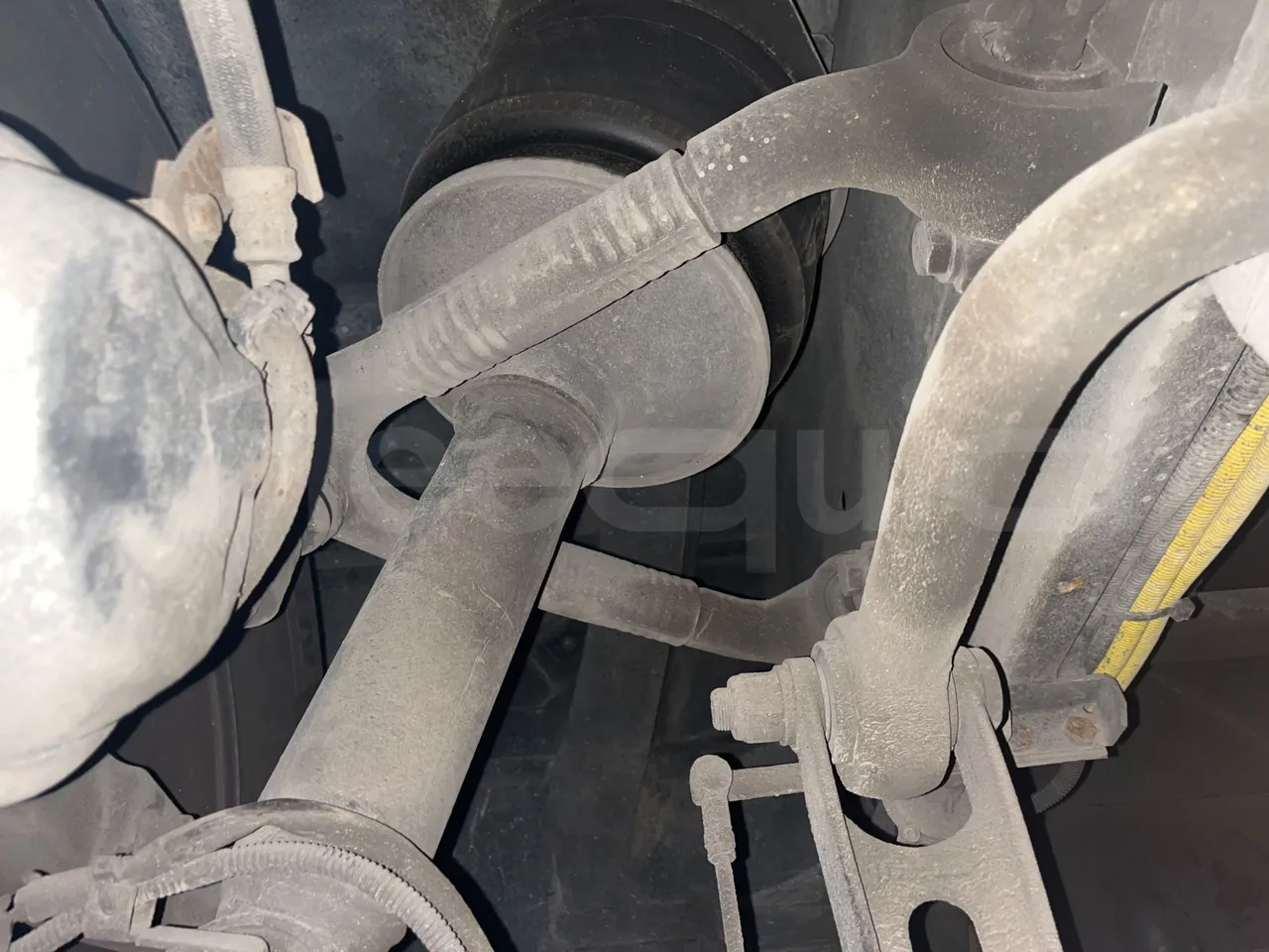 Iveco Magelys SFR210 - Euro5 - 331kW - 12.819mt - front shock absorbers right