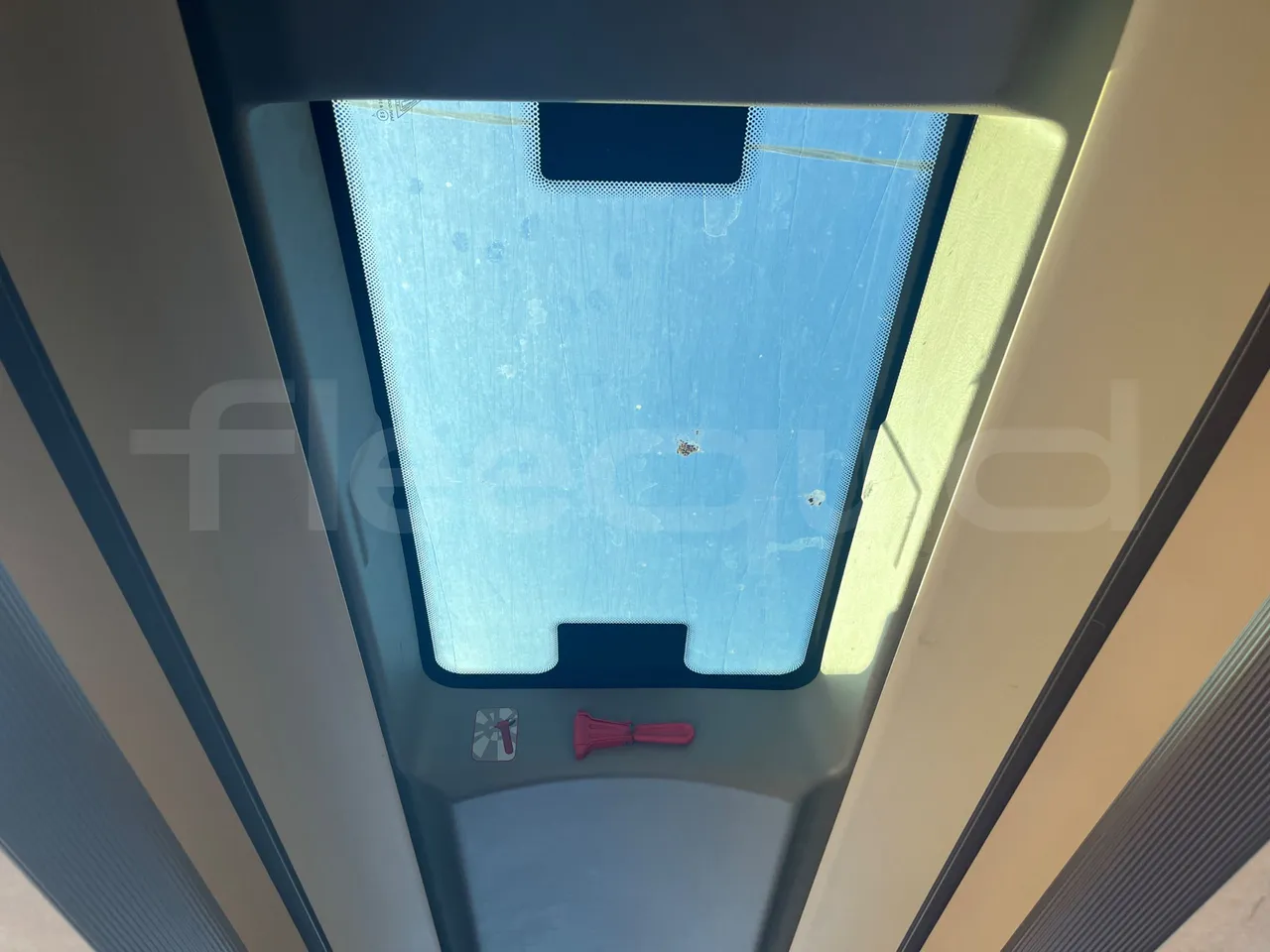 Iveco Magelys SFR210 - Euro5 - 331kW - 12.819mt - roof hatch 1