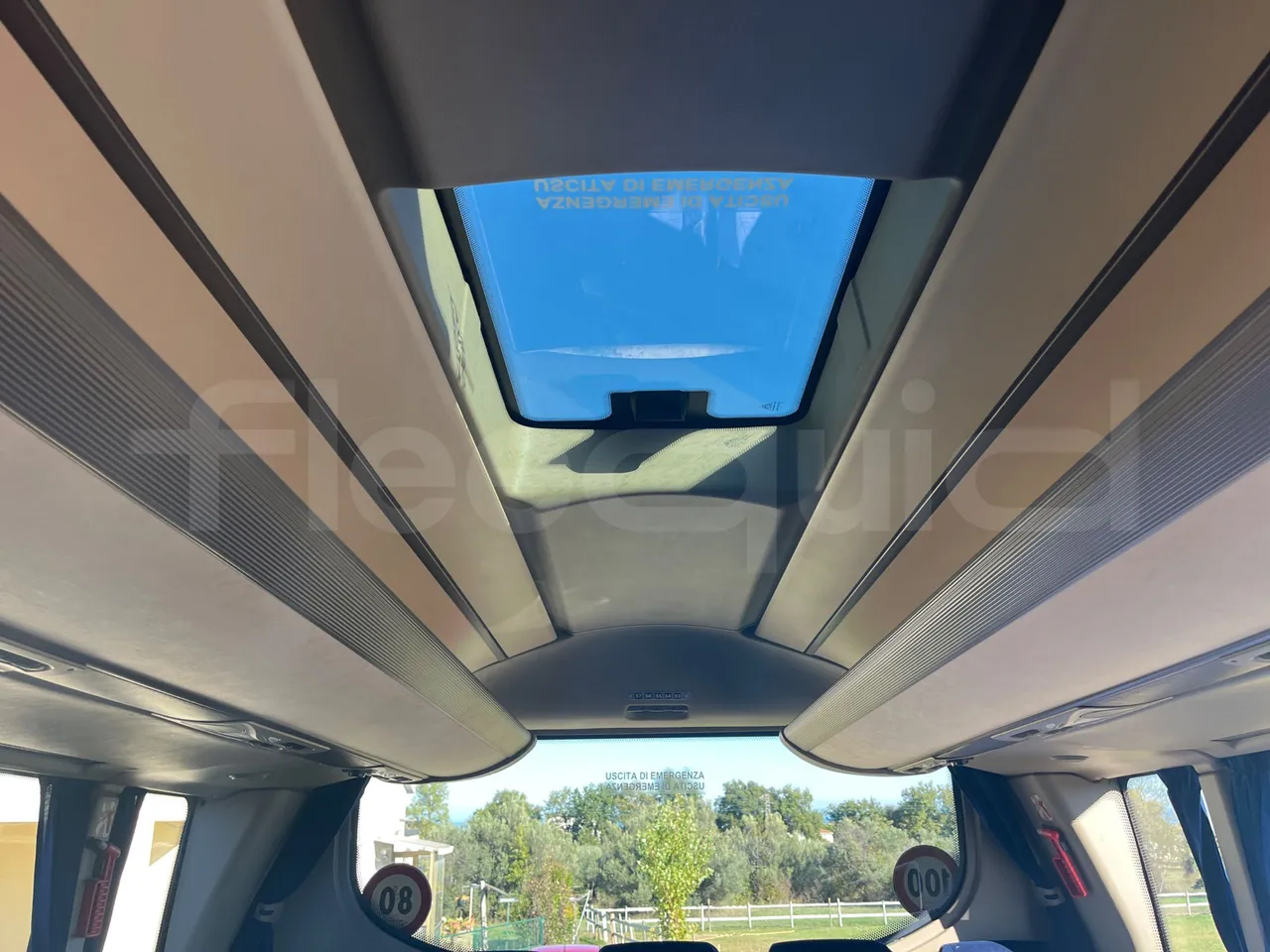 Iveco Magelys SFR210 - Euro5 - 331kW - 12.819mt - roof hatch 2