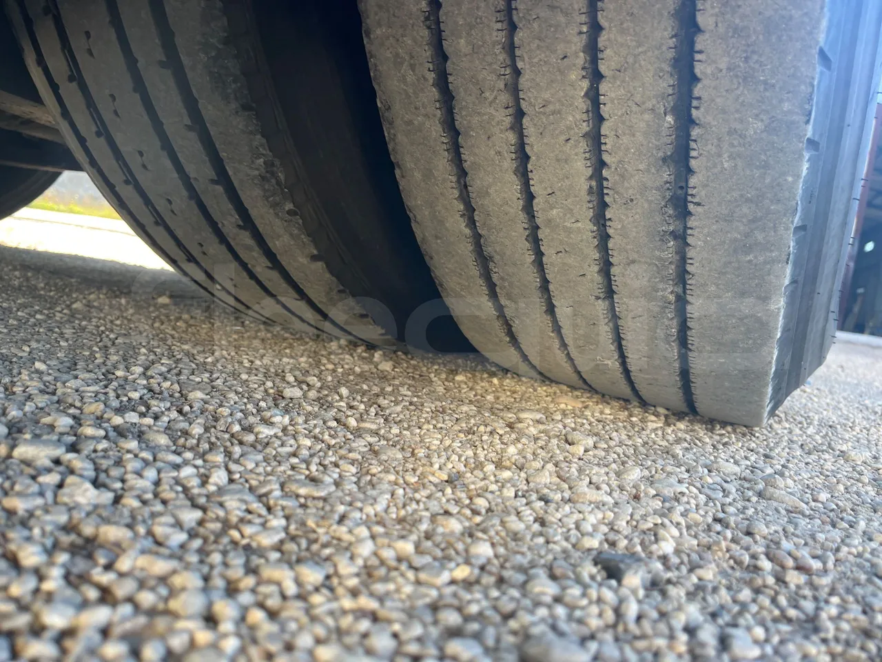 Iveco Magelys SFR210 - Euro5 - 331kW - 12.819mt - tread condition front tires left