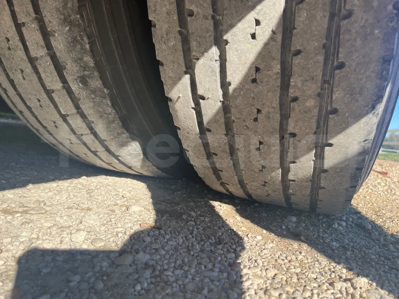 Iveco Magelys SFR210 - Euro5 - 331kW - 12.819mt - tread condition second axle tires left