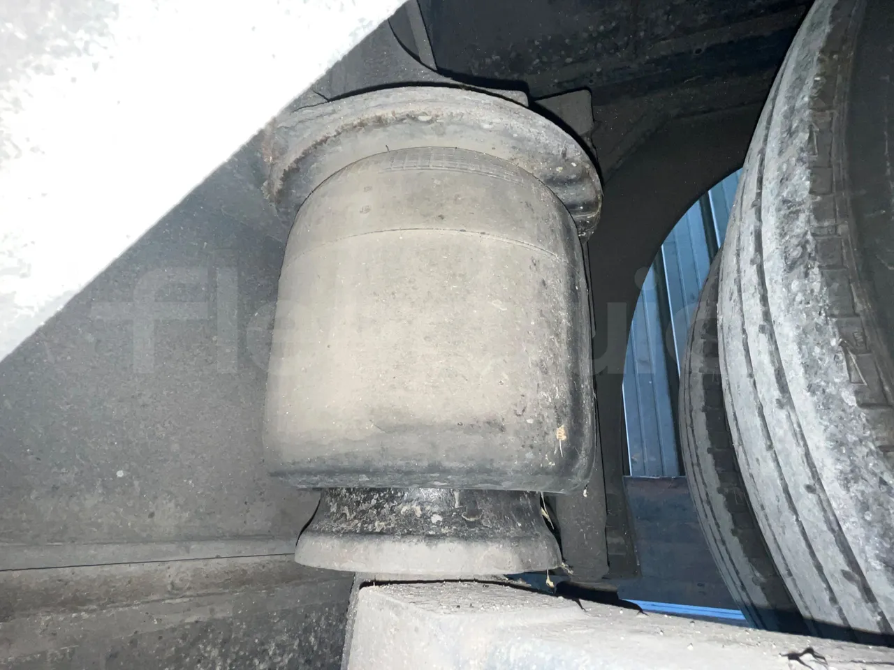 Iveco Magelys SFR210 - Euro5 - 331kW - 12.819mt - axle 2 shock absorbers 2 left