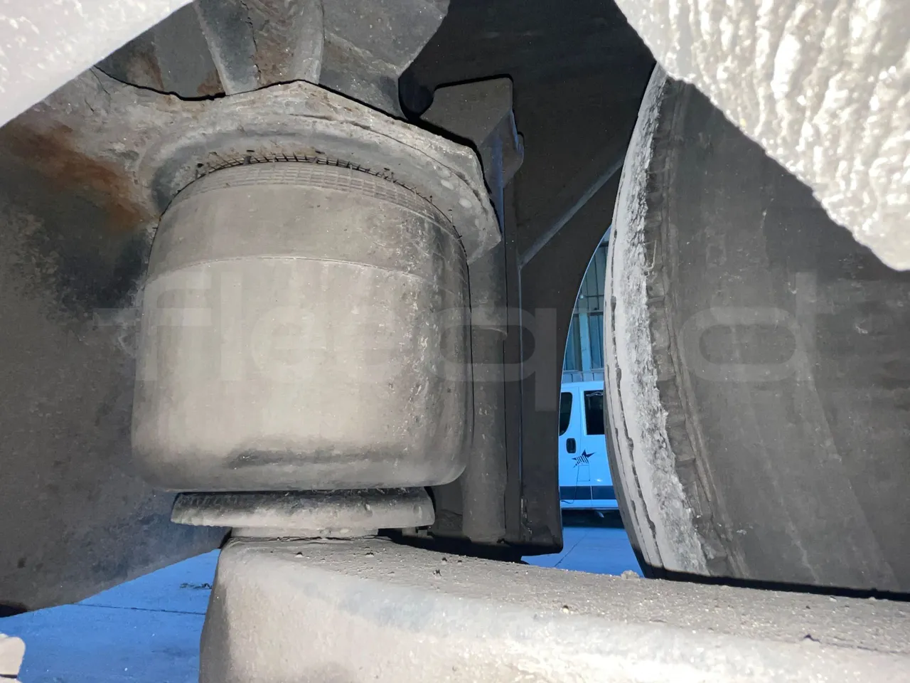 Iveco Magelys SFR210 - Euro5 - 331kW - 12.819mt - axle 2 shock absorbers 1 right