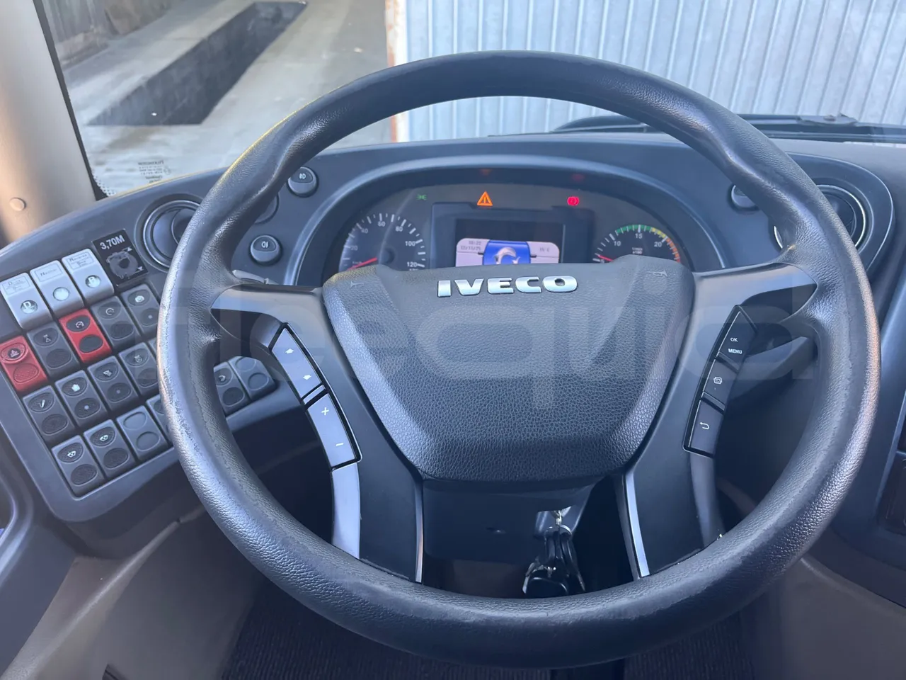 Iveco Magelys SFR210 - Euro5 - 331kW - 12.819mt - steering wheel photo