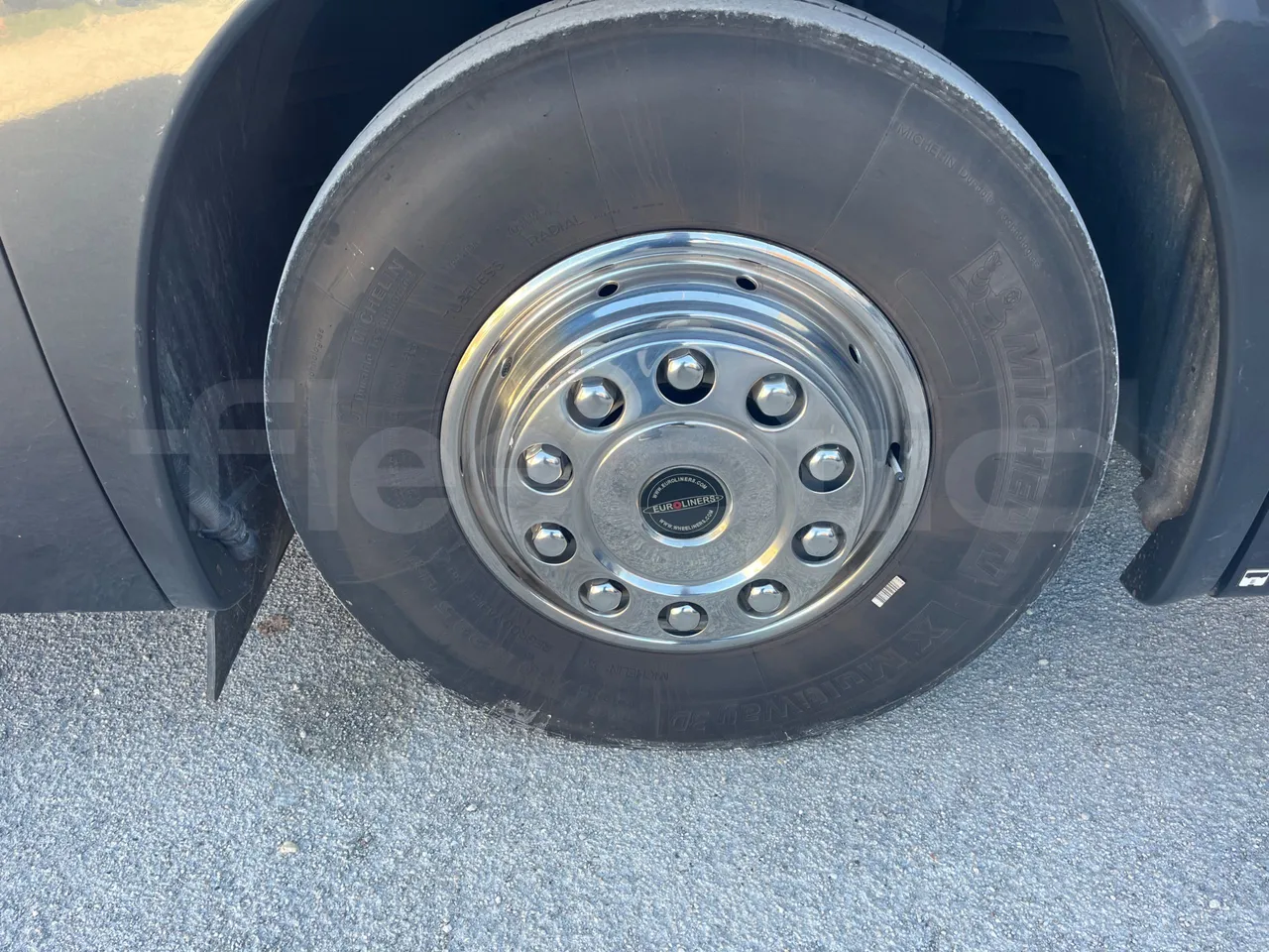 Iveco Magelys SFR210 - Euro5 - 331kW - 12.819mt - front left tire measurements