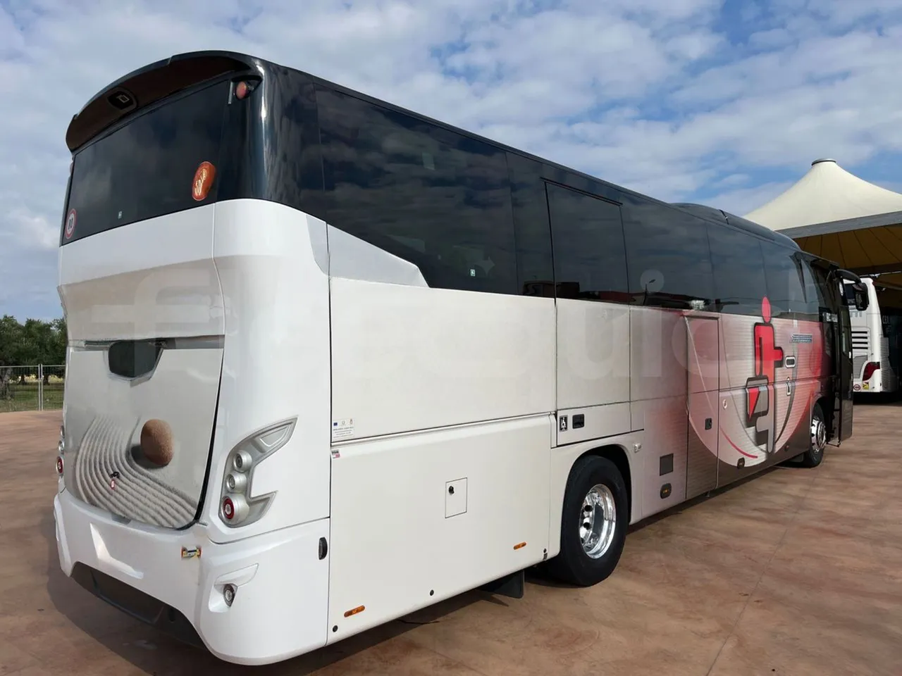 Vdl Futura FH D 129-330D/ Euro 6 - 330 Kw - 12.875 Mt - 3/4 right rear doors closed