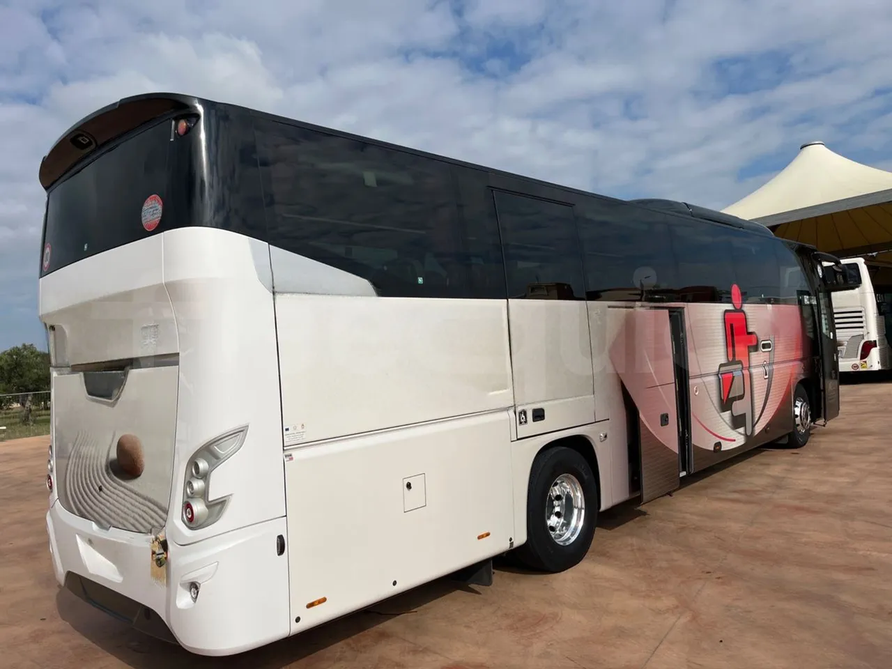 Vdl Futura FH D 129-330D/ Euro 6 - 330 Kw - 12.875 Mt - 3/4 right rear doors open