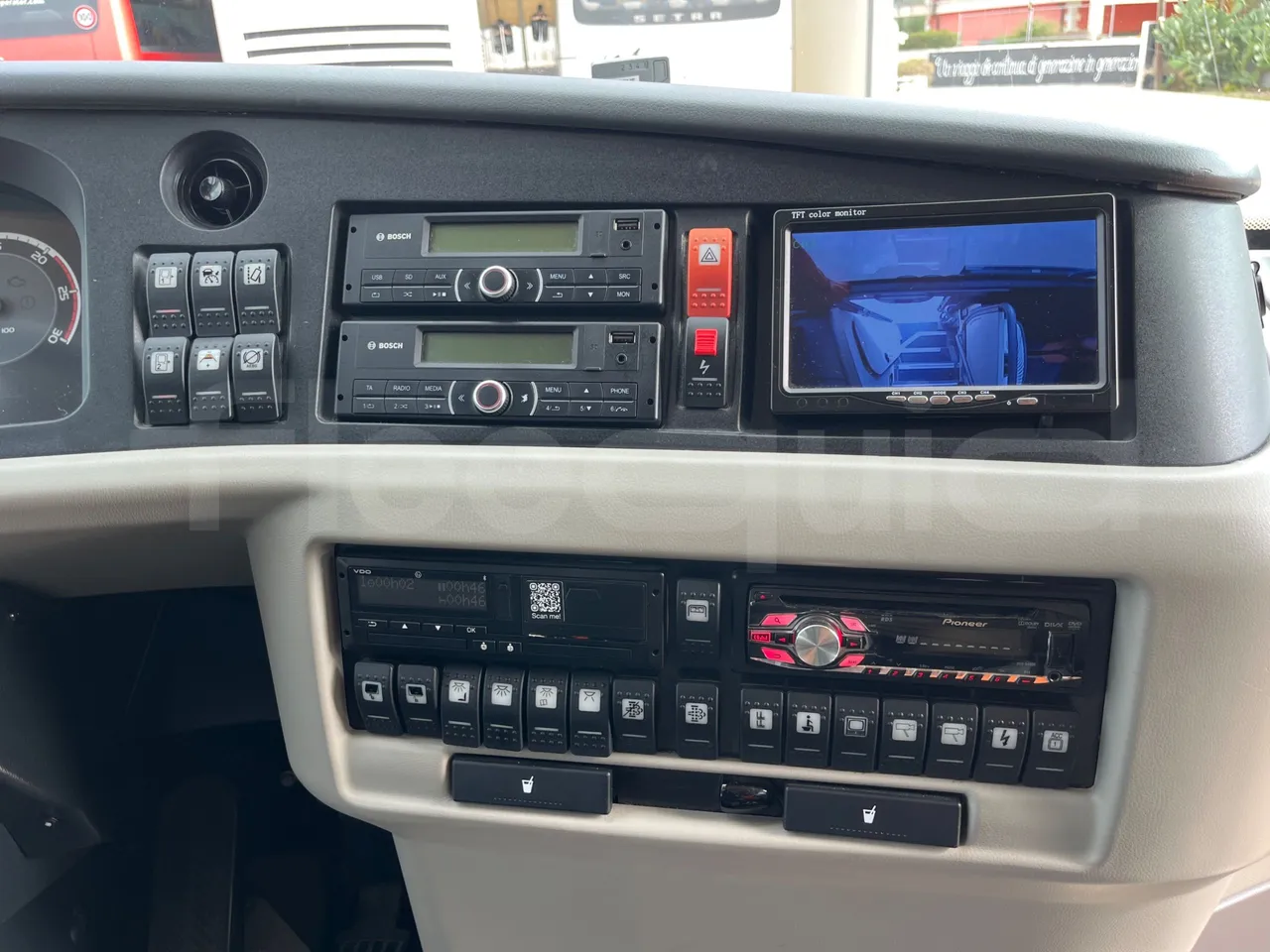 Vdl Futura FH D 129-330D/ Euro 6 - 330 Kw - 12.875 Mt - radio accessories photo