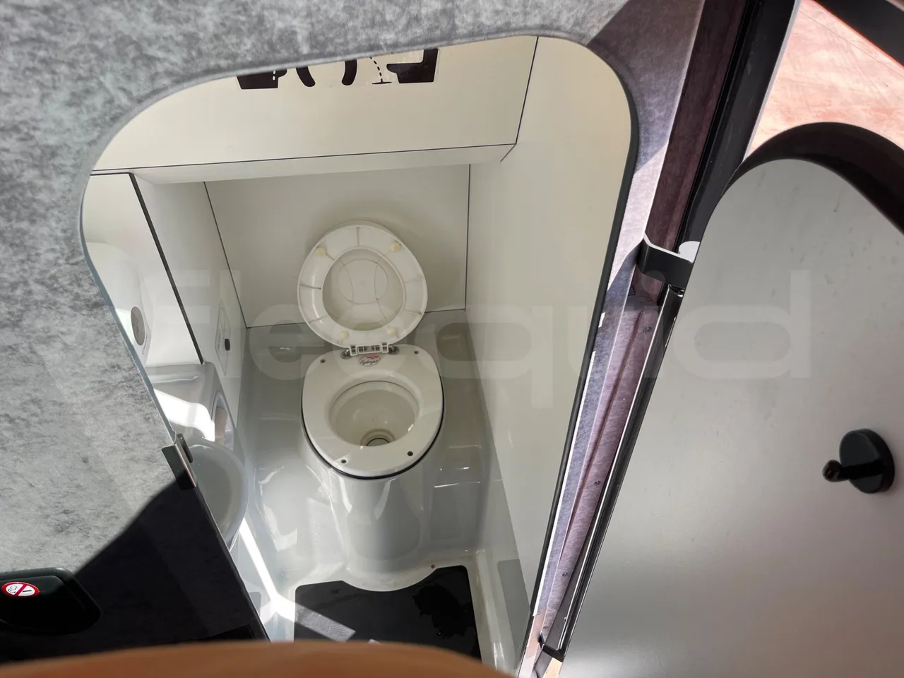 Vdl Futura FH D 129-330D/ Euro 6 - 330 Kw - 12.875 Mt - toilette accessories photo