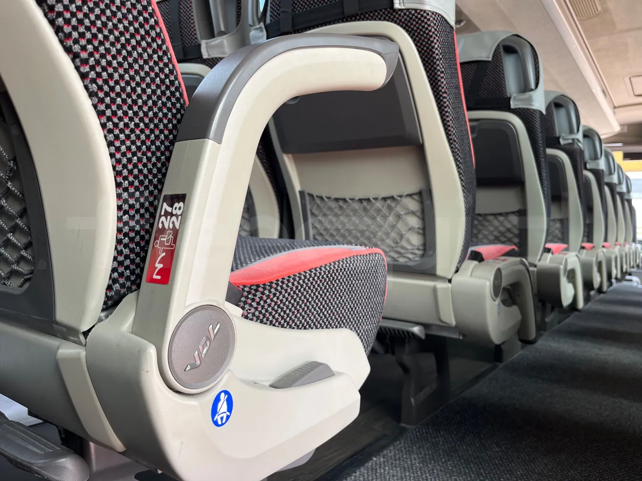Vdl Futura FH D 129-330D/ Euro 6 - 330 Kw - 12.875 Mt - armrest detail photo