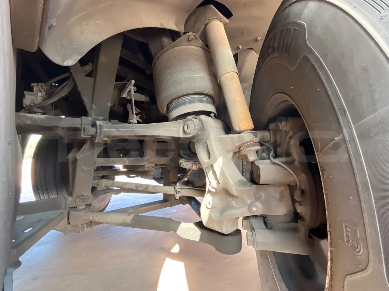 Vdl Futura FH D 129-330D/ Euro 6 - 330 Kw - 12.875 Mt - front shock absorbers left