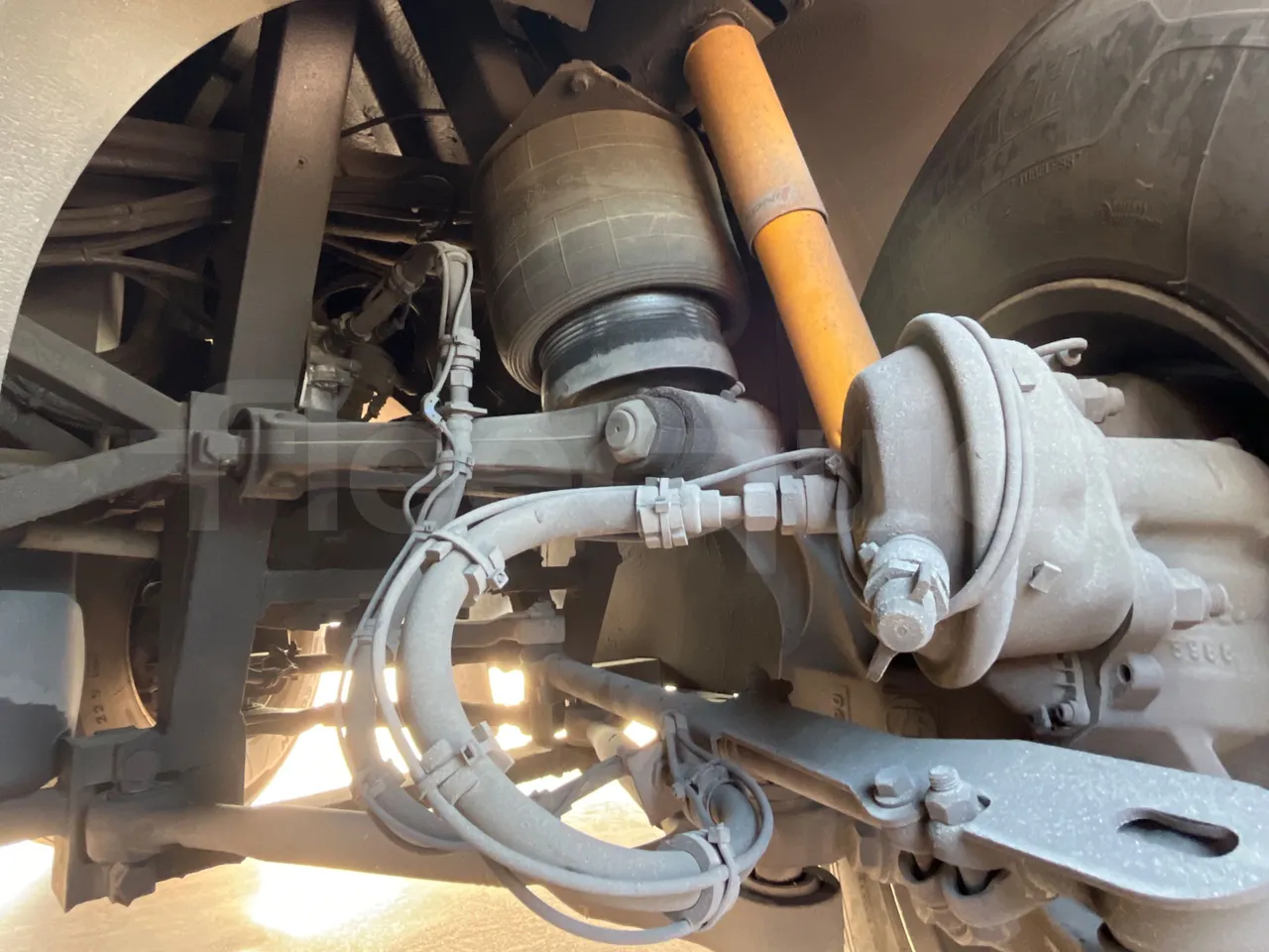 Vdl Futura FH D 129-330D/ Euro 6 - 330 Kw - 12.875 Mt - front shock absorbers right