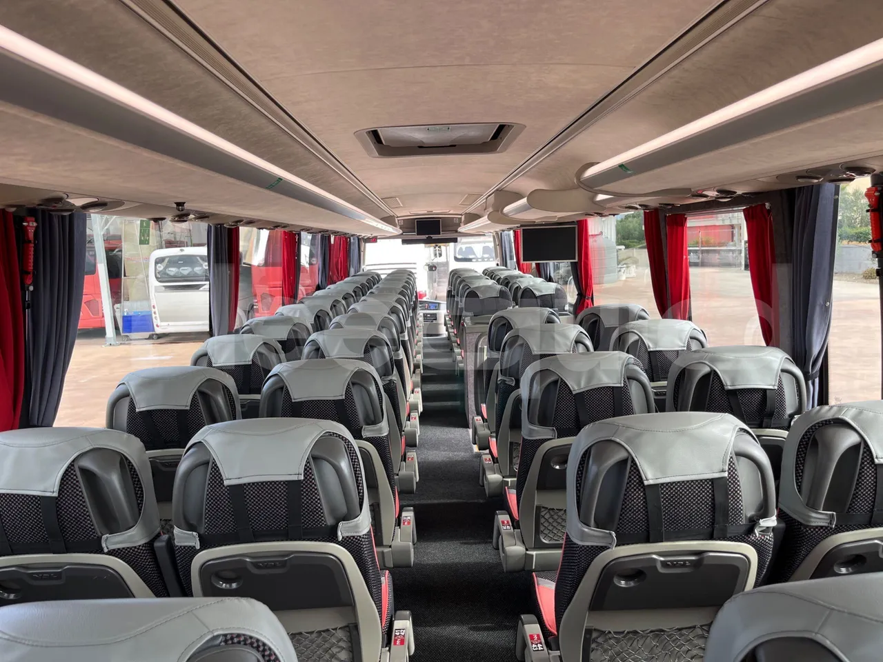 Vdl Futura FH D 129-330D/ Euro 6 - 330 Kw - 12.875 Mt - forward view middle aisle