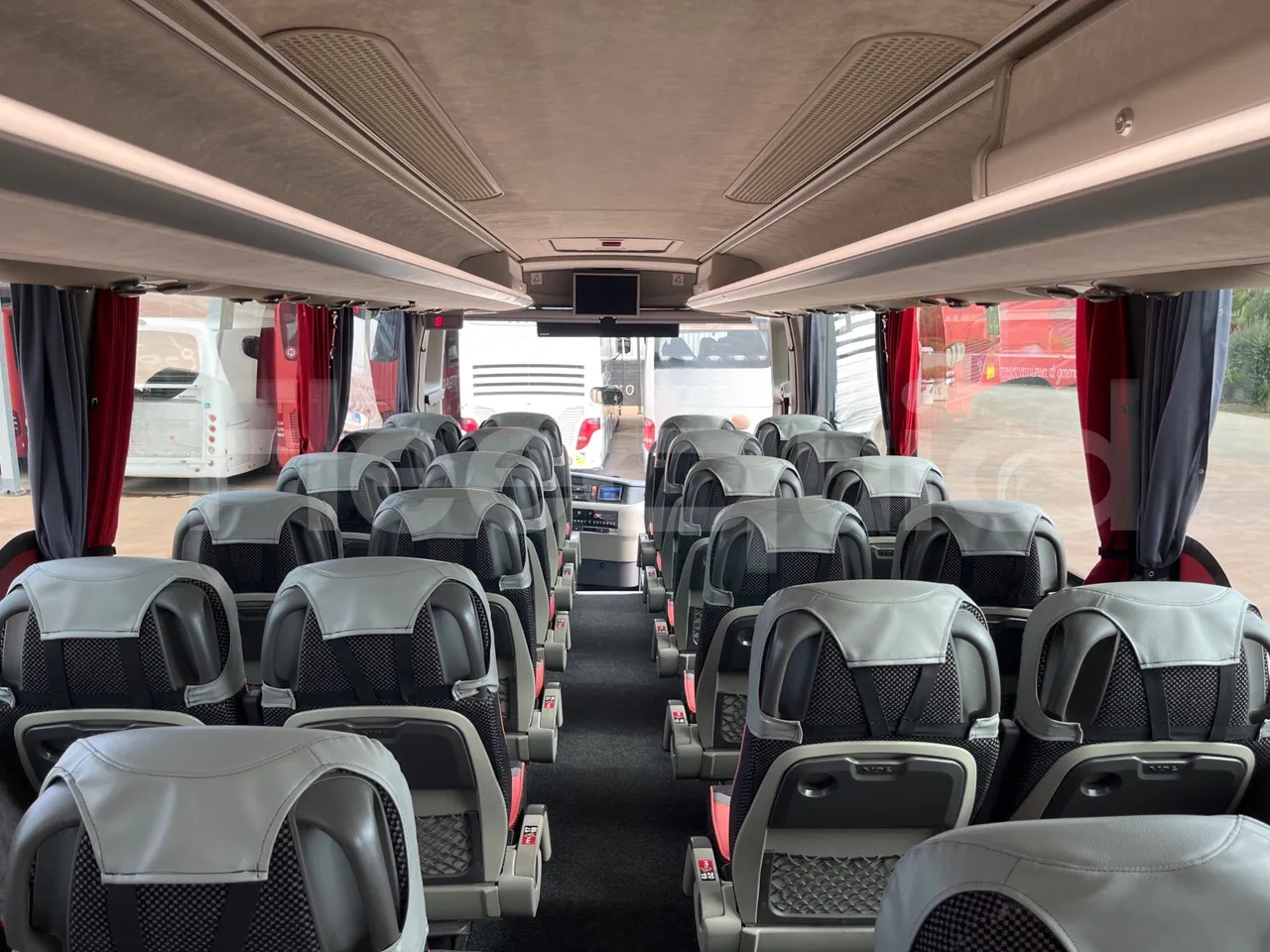 Vdl Futura FH D 129-330D/ Euro 6 - 330 Kw - 12.875 Mt - forward view all seats last row height