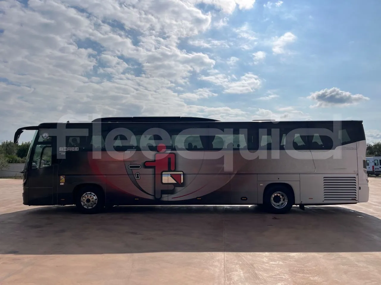 Vdl Futura FH D 129-330D/ Euro 6 - 330 Kw - 12.875 Mt - tread condition second axle tires left
