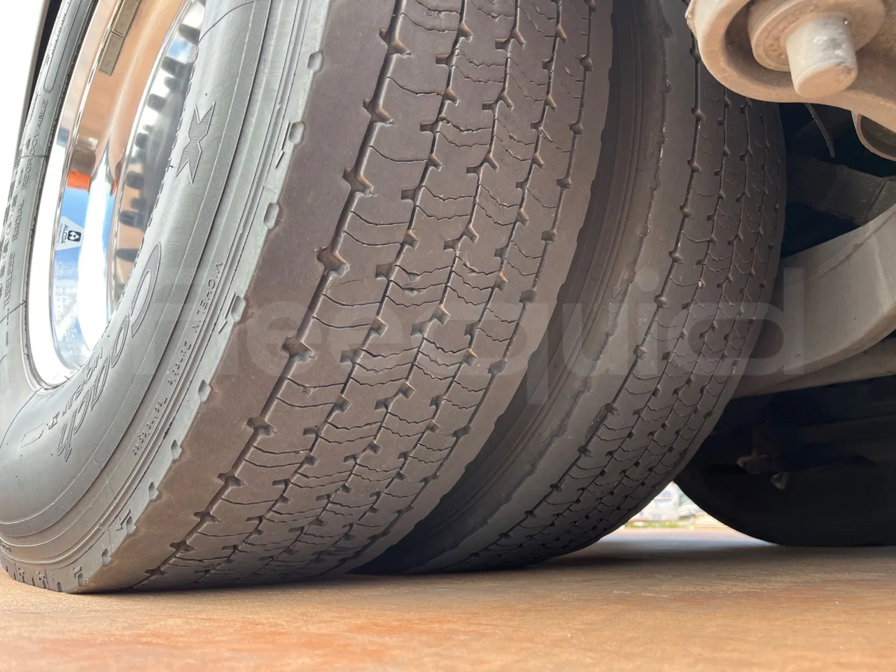 Vdl Futura FH D 129-330D/ Euro 6 - 330 Kw - 12.875 Mt - tread condition third axle tires left