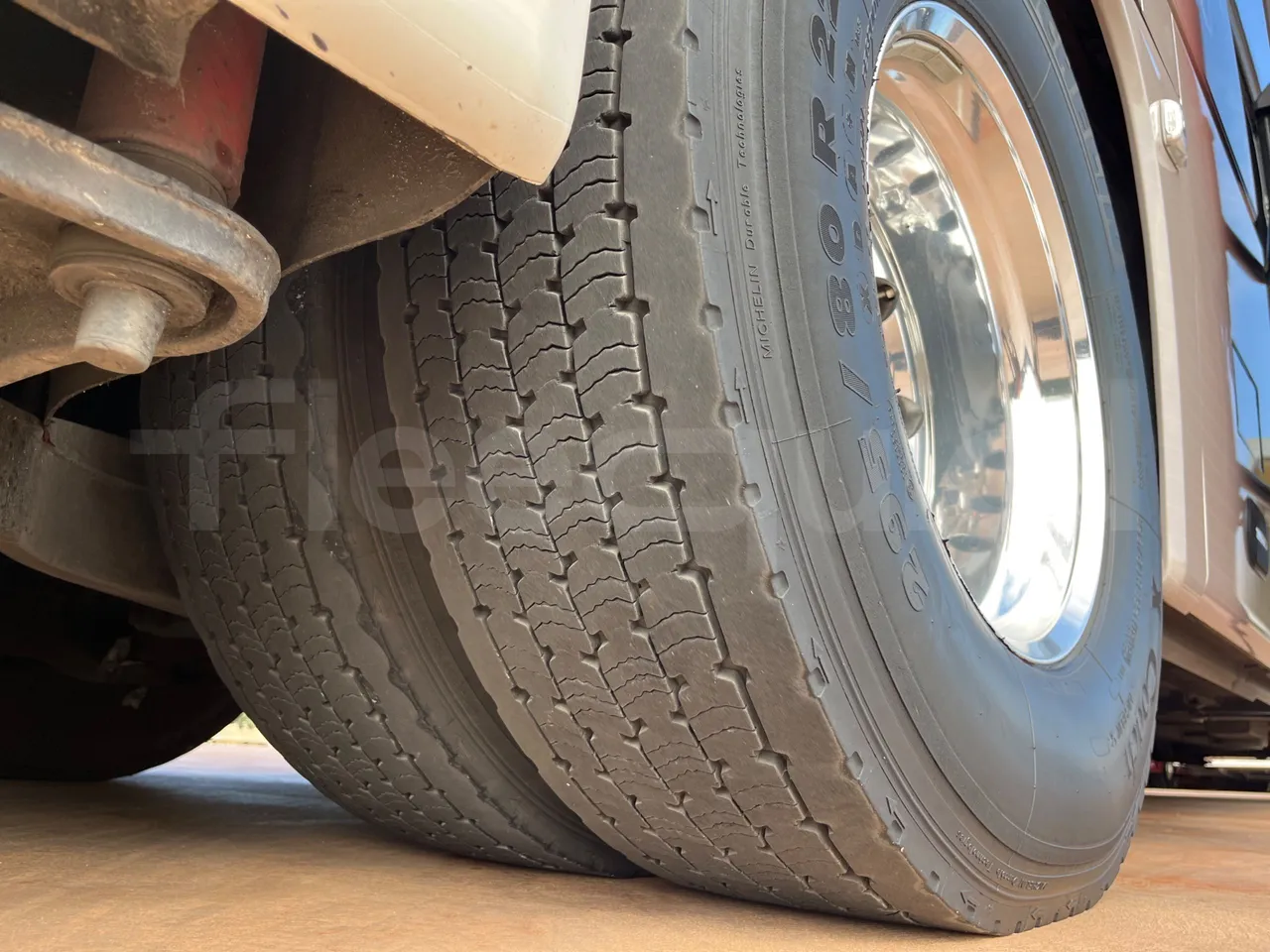 Vdl Futura FH D 129-330D/ Euro 6 - 330 Kw - 12.875 Mt - tread condition third axle tires right