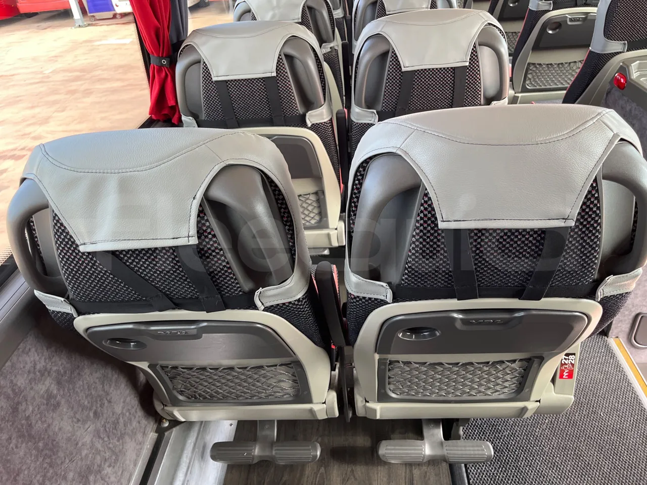 Vdl Futura FH D 129-330D/ Euro 6 - 330 Kw - 12.875 Mt - power outlets detail
