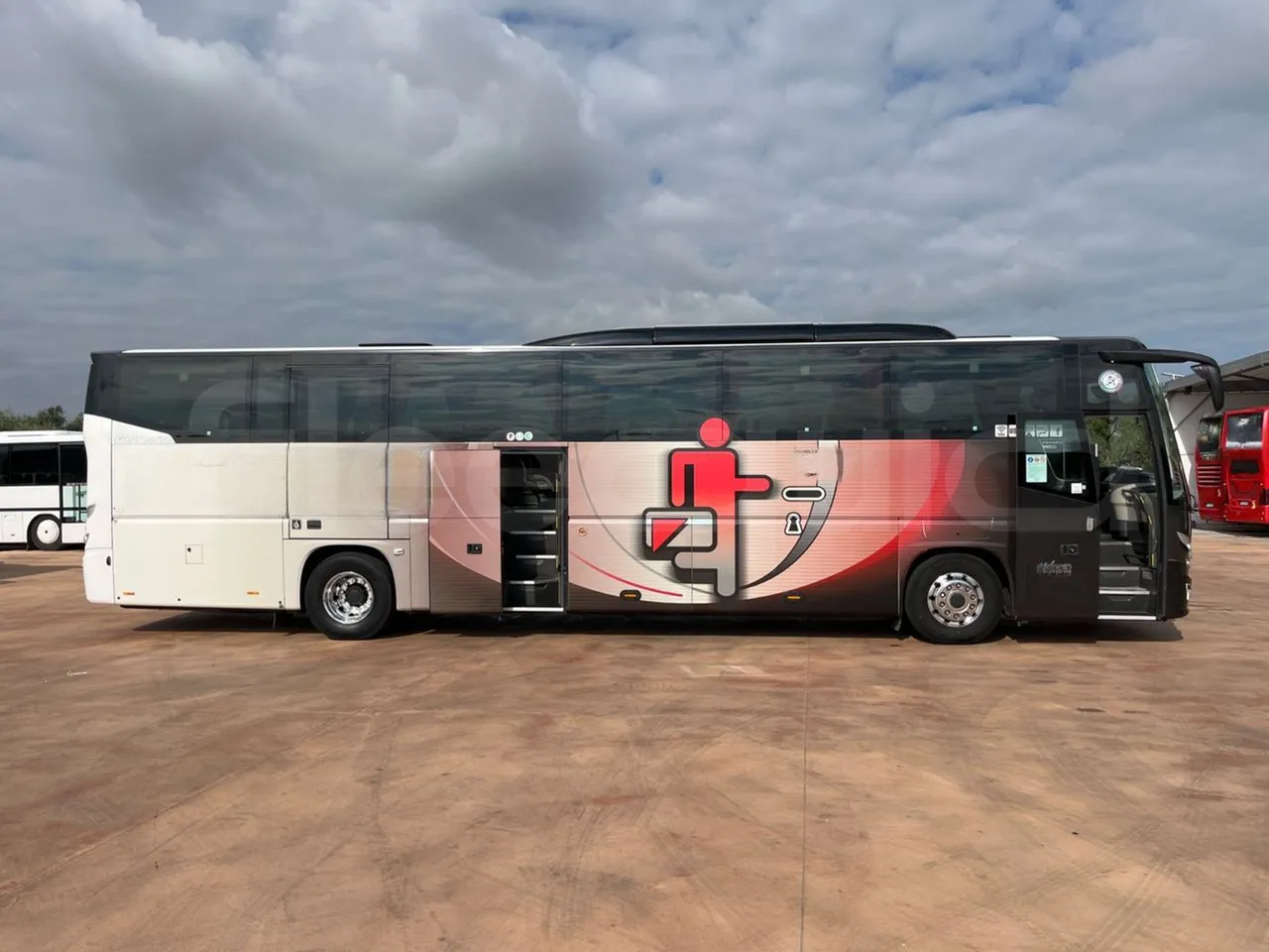 Vdl Futura FH D 129-330D/ Euro 6 - 330 Kw - 12.875 Mt - right side doors open