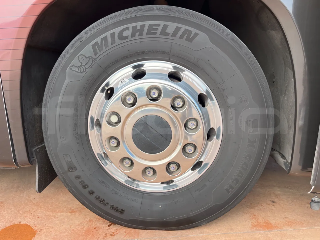 Vdl Futura FH D 129-330D/ Euro 6 - 330 Kw - 12.875 Mt - front left tire measurements