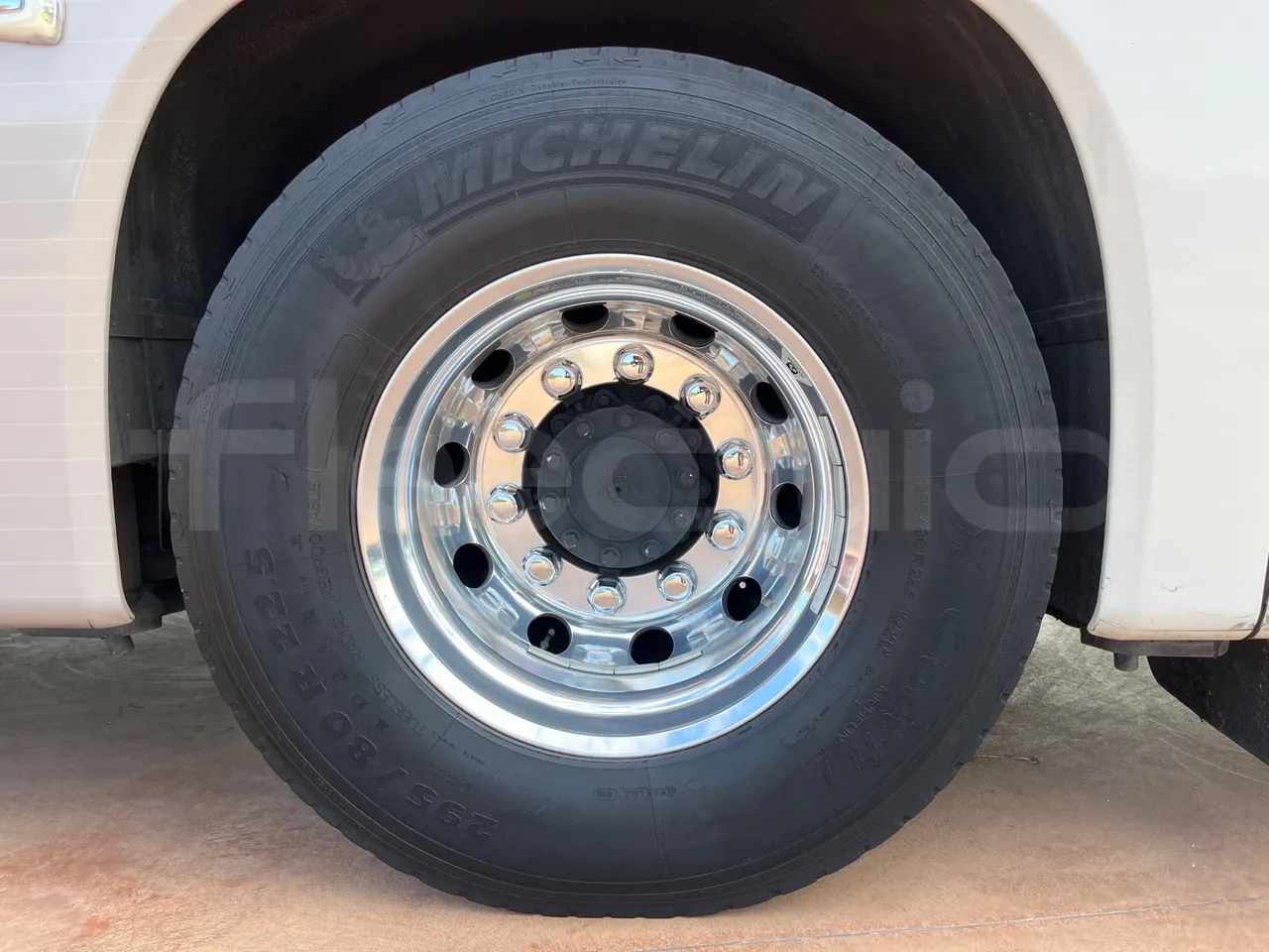 Vdl Futura FH D 129-330D/ Euro 6 - 330 Kw - 12.875 Mt - rear left tire photo
