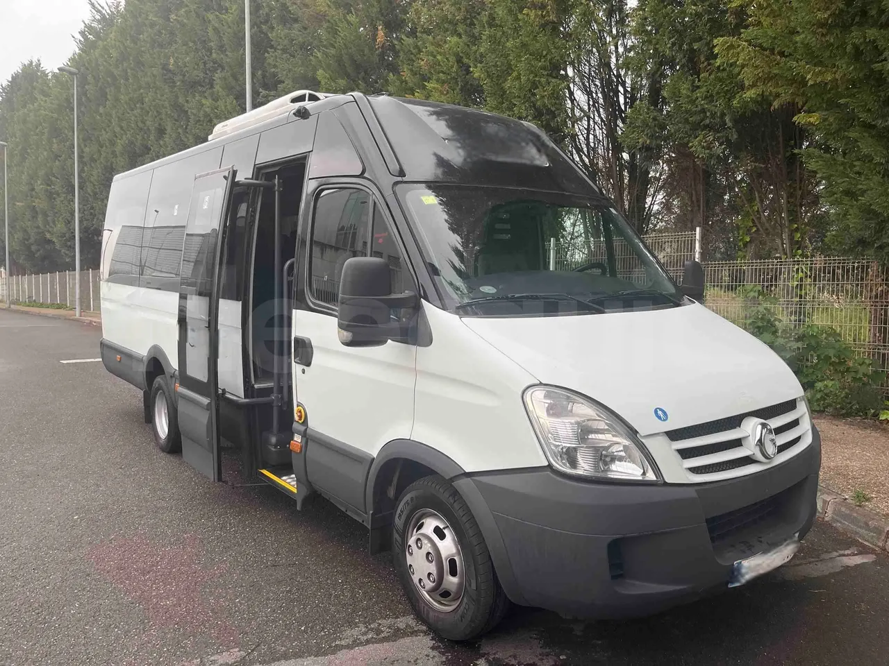 Iveco Daily A50C18 - Euro4  -  130kW - 7.200mt - 3/4 right front doors open