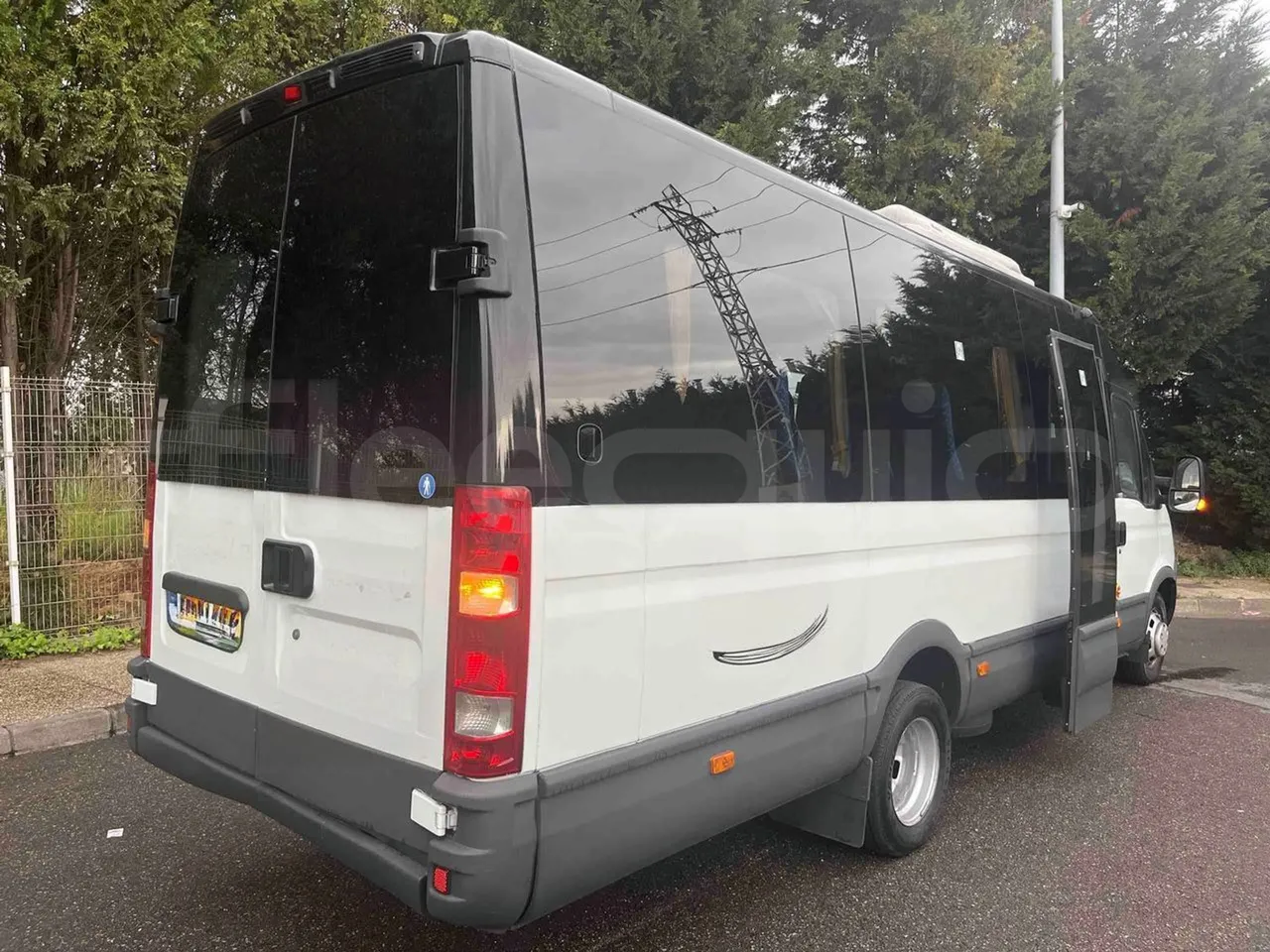 Iveco Daily A50C18 - Euro4  -  130kW - 7.200mt - 3/4 right rear doors open