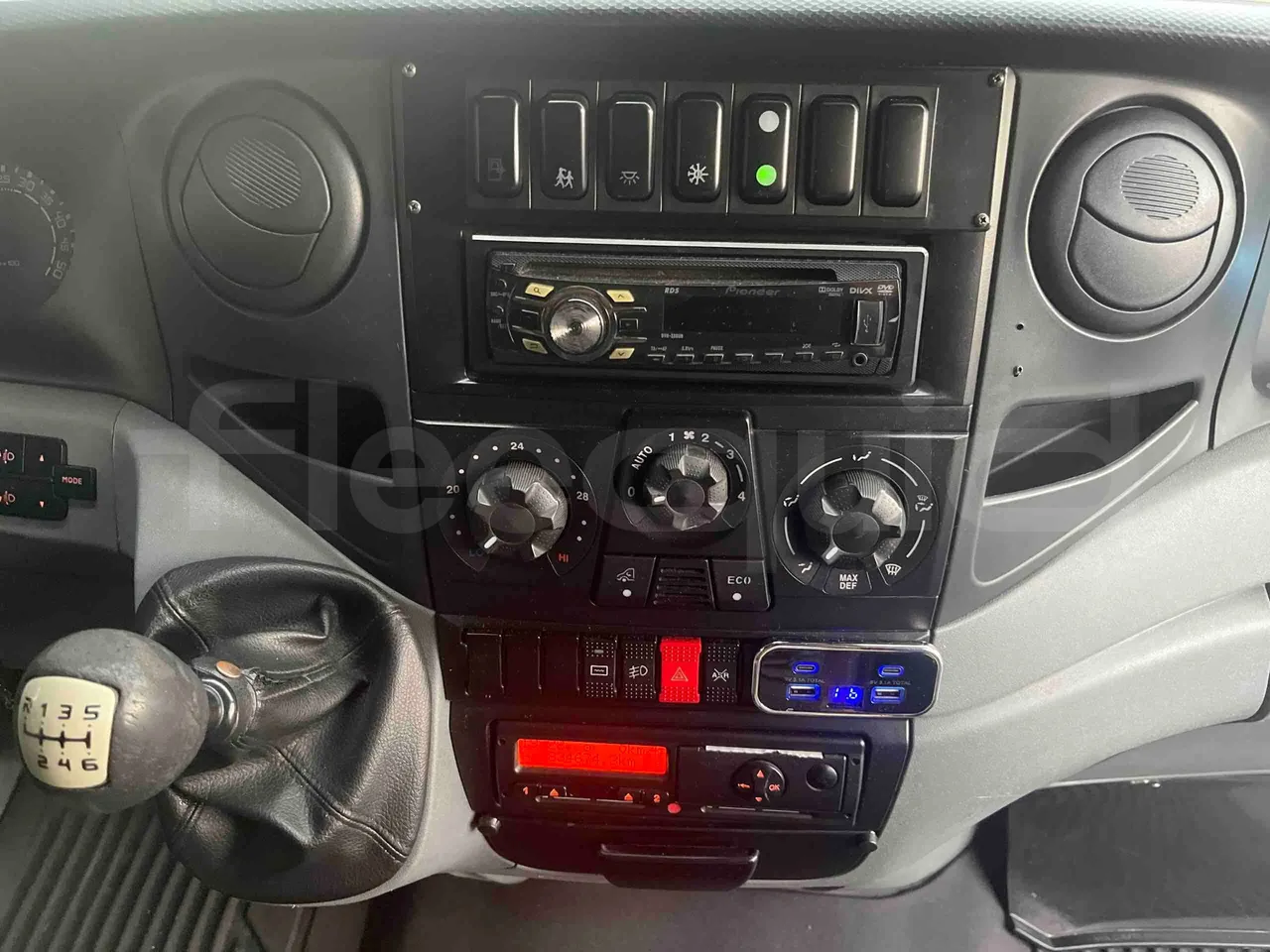 Iveco Daily A50C18 - Euro4  -  130kW - 7.200mt - radio accessories photo