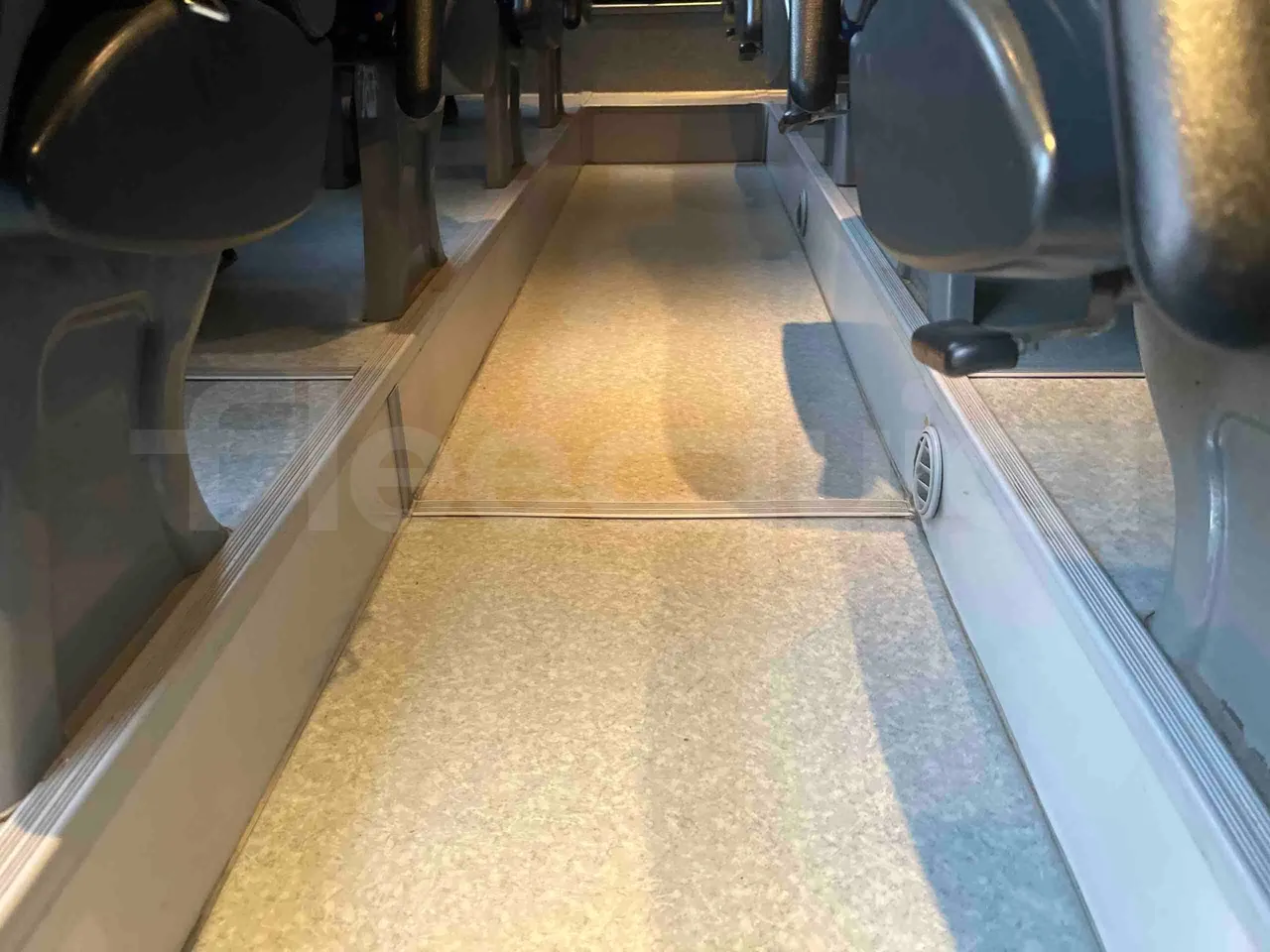 Iveco Daily A50C18 - Euro4  -  130kW - 7.200mt - seat brackets photo