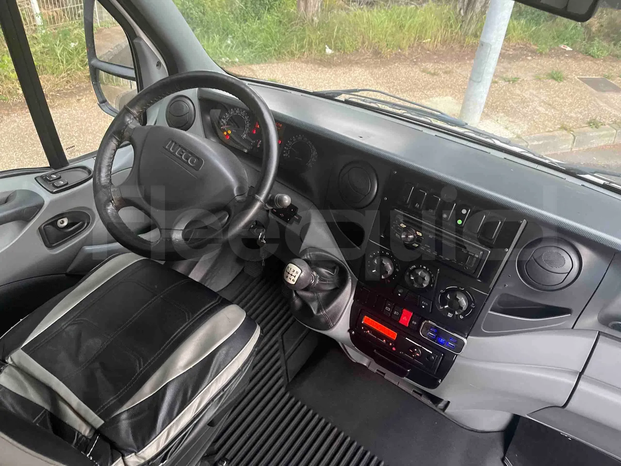 Iveco Daily A50C18 - Euro4  -  130kW - 7.200mt - buttons panels on
