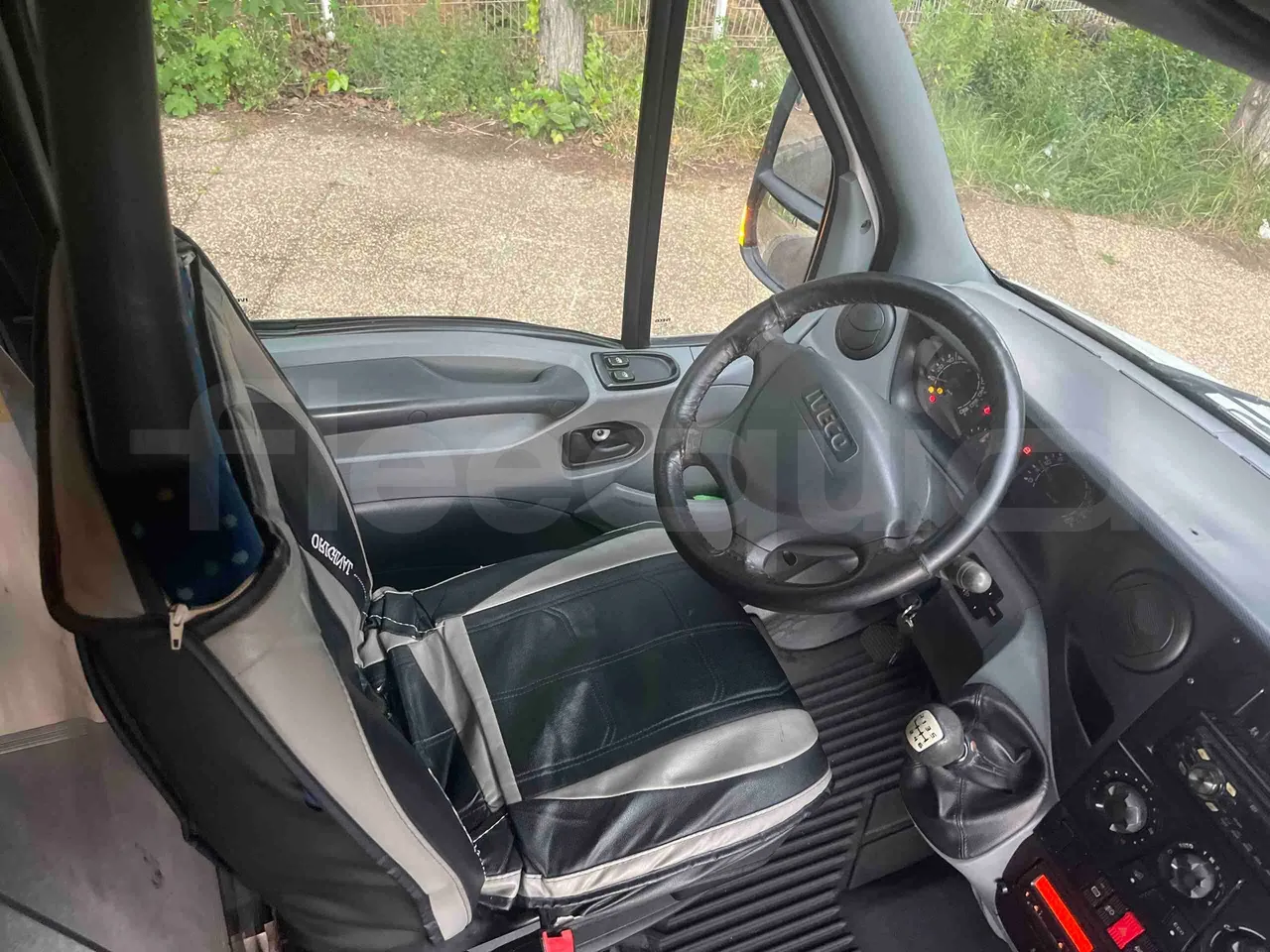 Iveco Daily A50C18 - Euro4  -  130kW - 7.200mt - driver's seat photo
