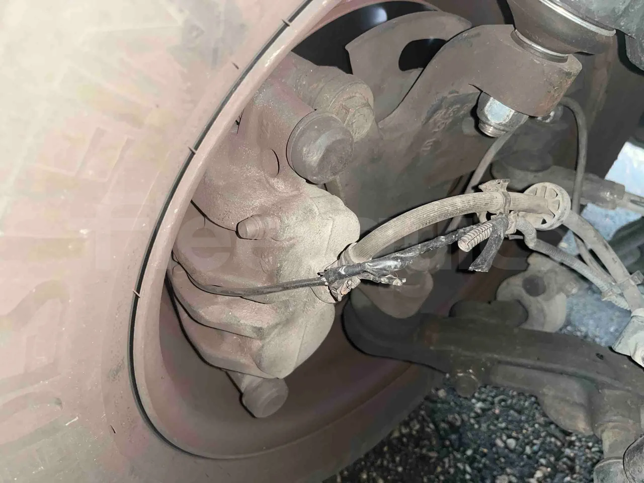 Iveco Daily A50C18 - Euro4  -  130kW - 7.200mt - front brake calipers left