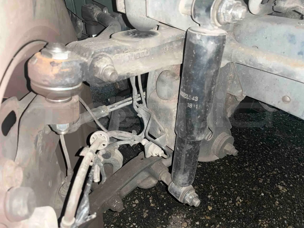 Iveco Daily A50C18 - Euro4  -  130kW - 7.200mt - front shock absorbers left