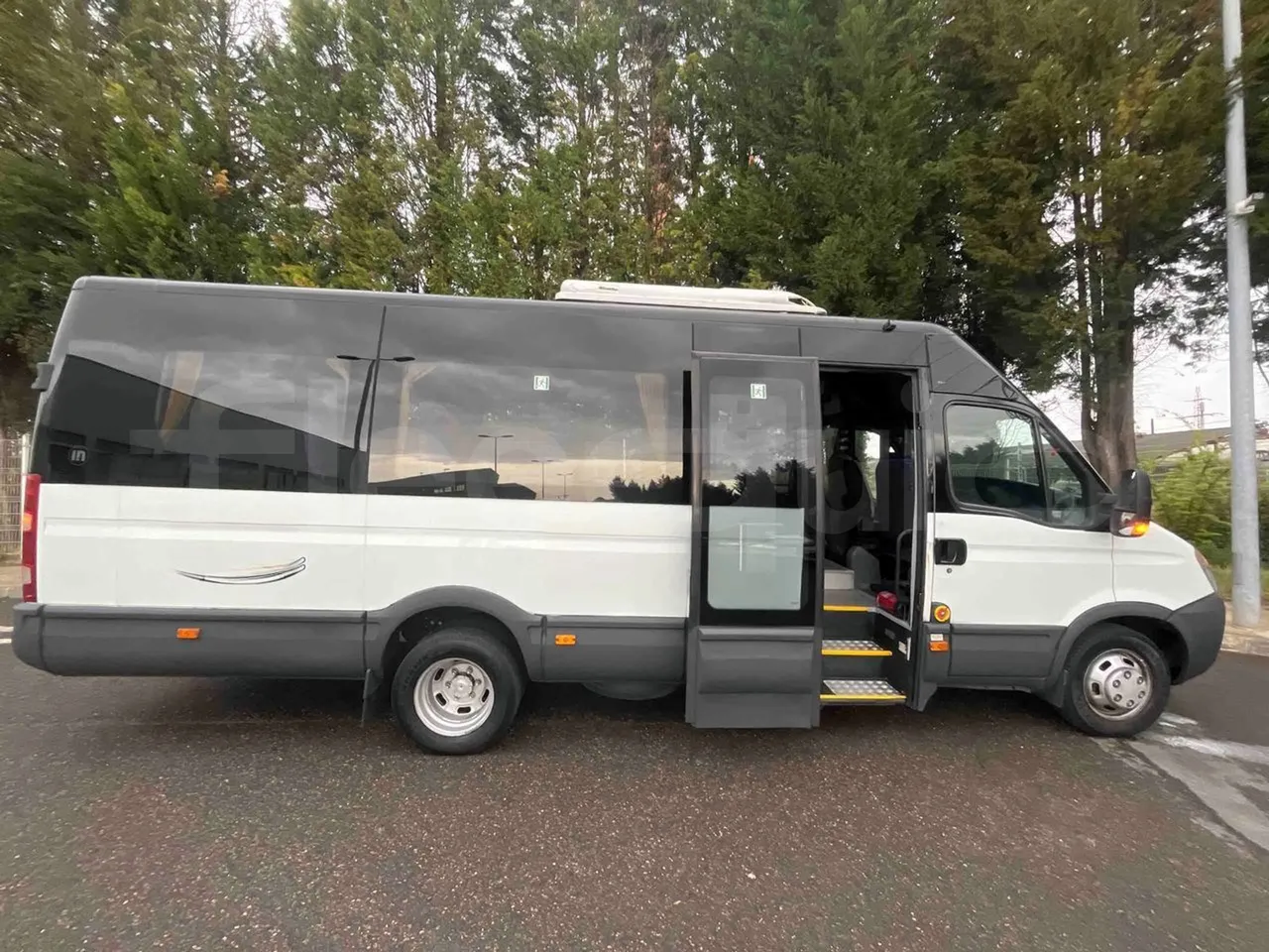 Iveco Daily A50C18 - Euro4  -  130kW - 7.200mt - right side doors open