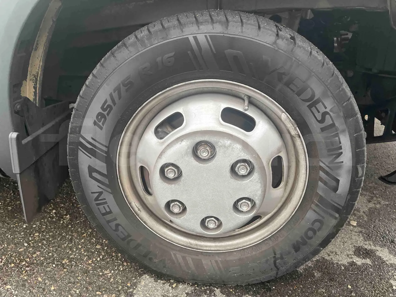 Iveco Daily A50C18 - Euro4  -  130kW - 7.200mt - front left tire measurements
