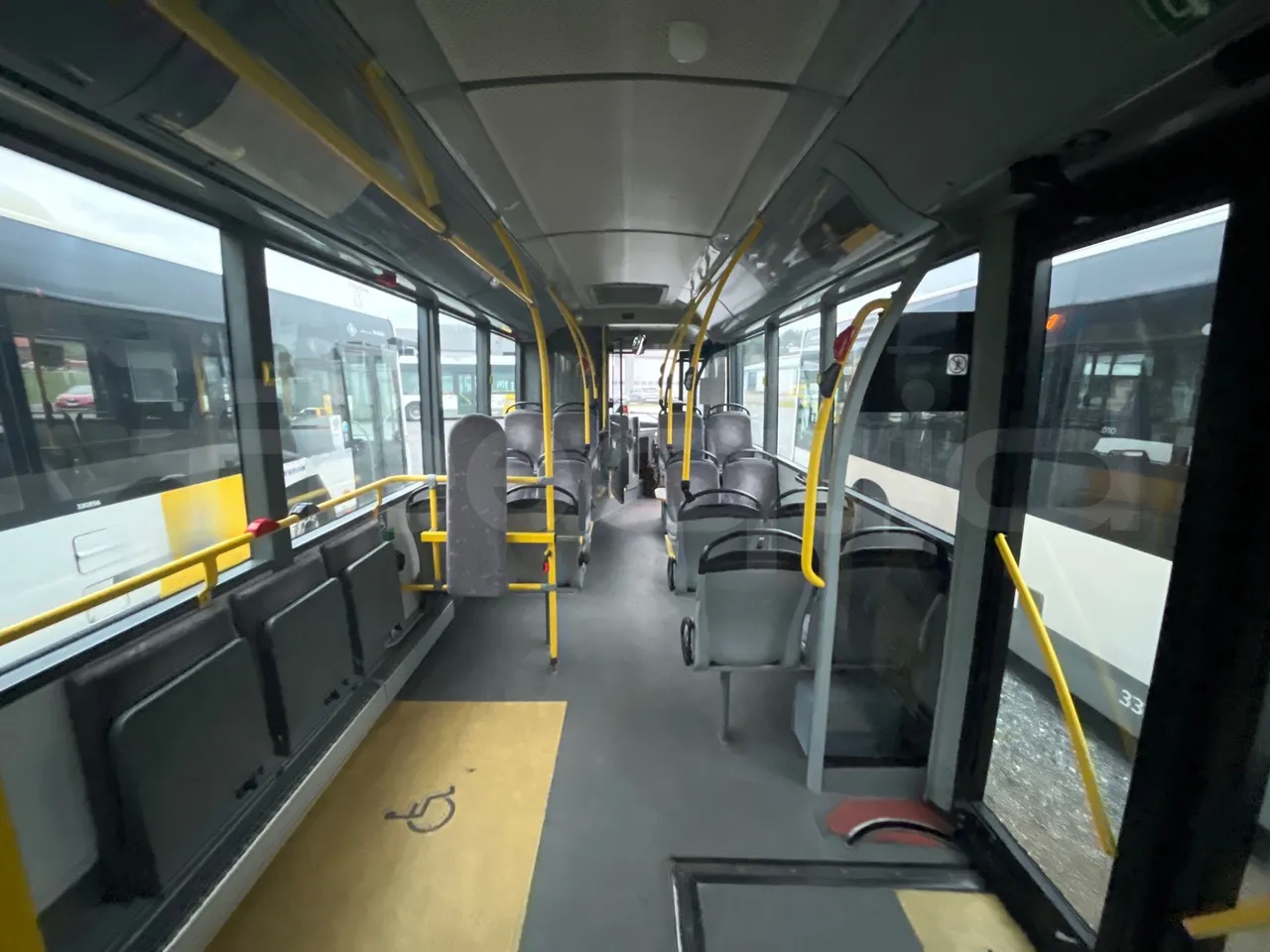 Van Hool A330 330 - EUR4 - 206kW - 12m - forward view middle aisle
