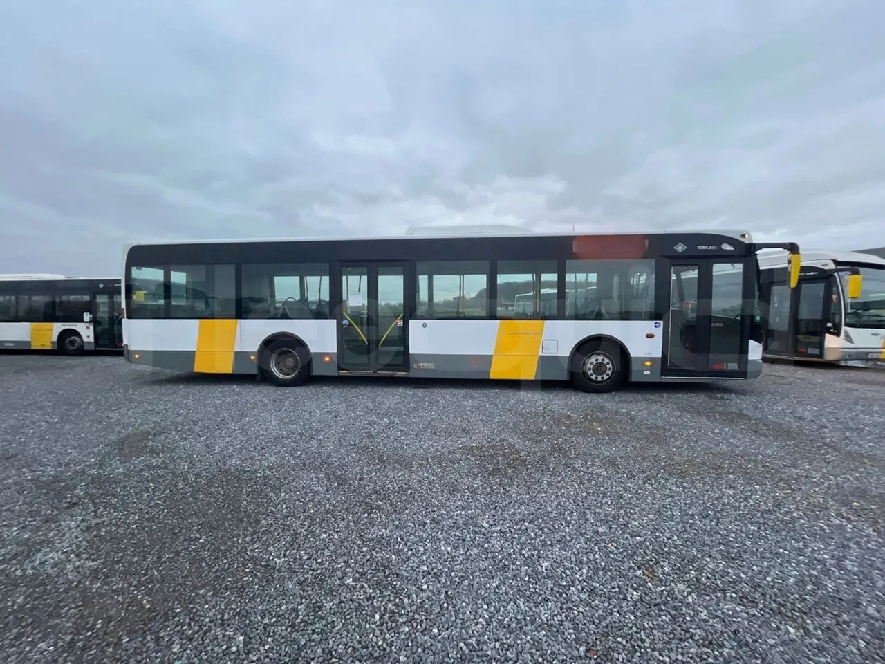 Van Hool A330 330 - EUR4 - 206kW - 12m - right side doors closed