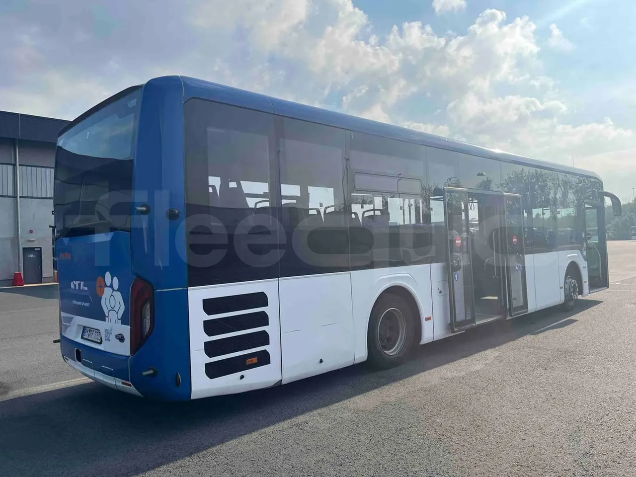 Man Lion's Intercity - 3/4 right rear doors open