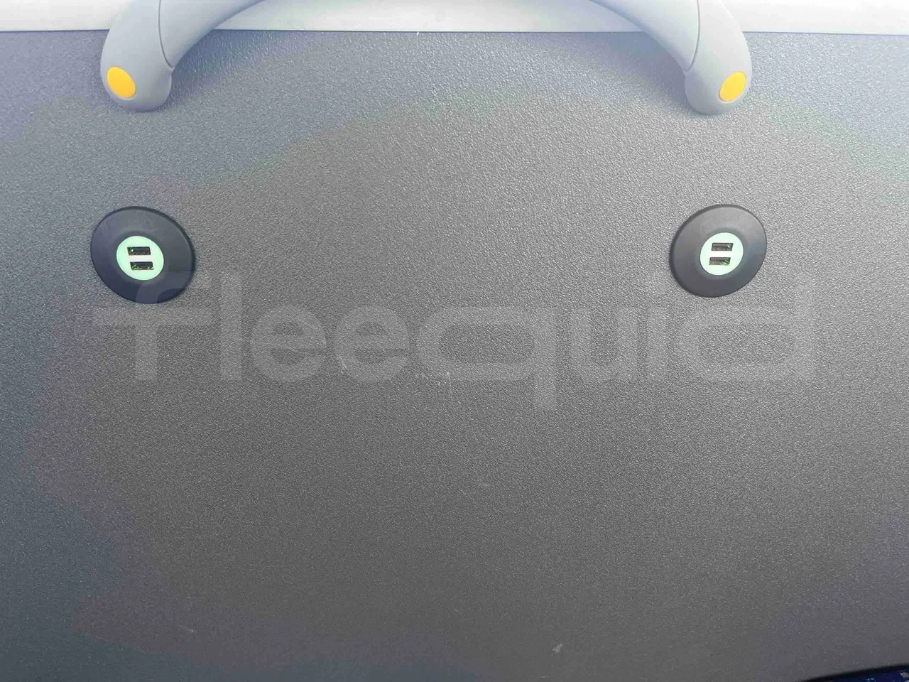 Man Lion's Intercity - usb charging detail